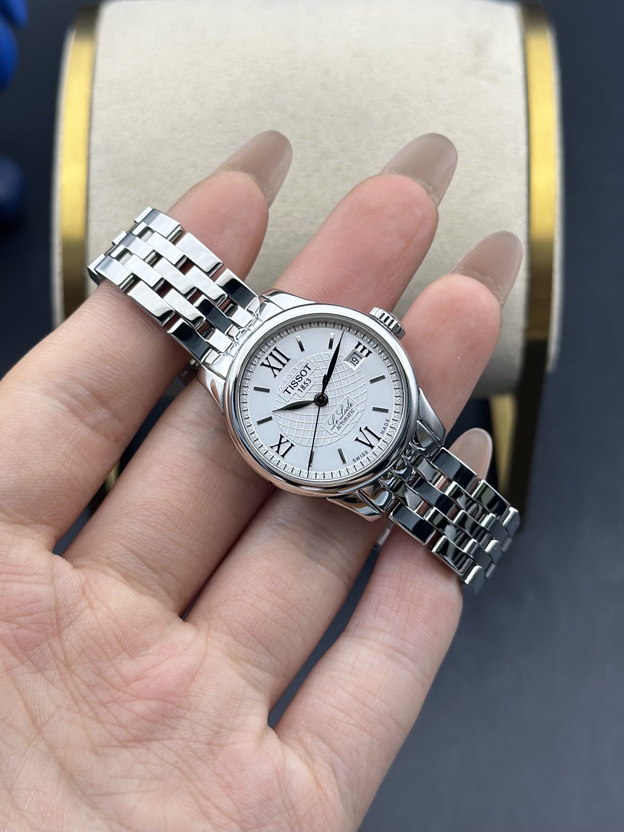 Tissot T41.1.183.33 detail 6