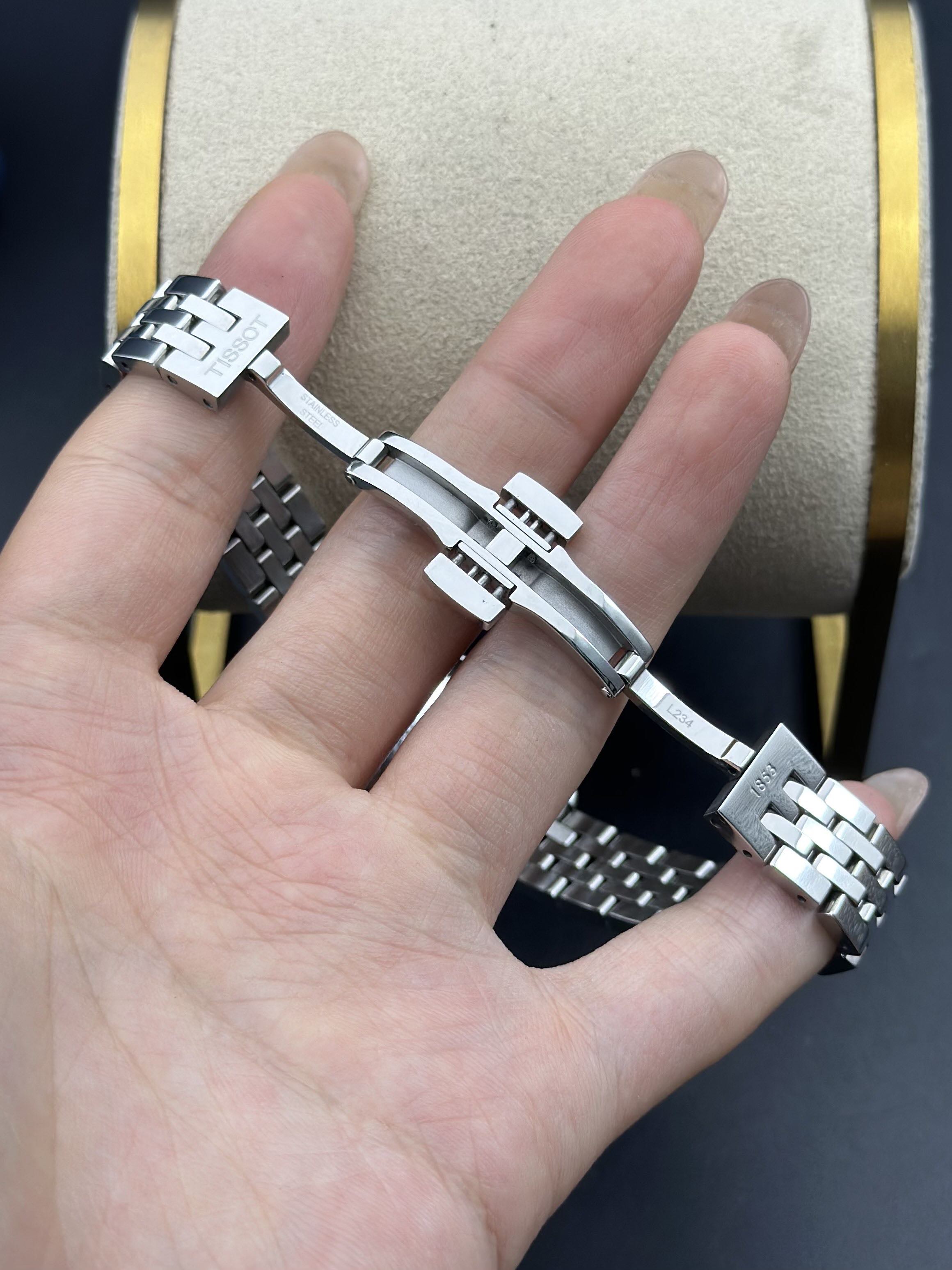Tissot T41.1.183.53 detail 5