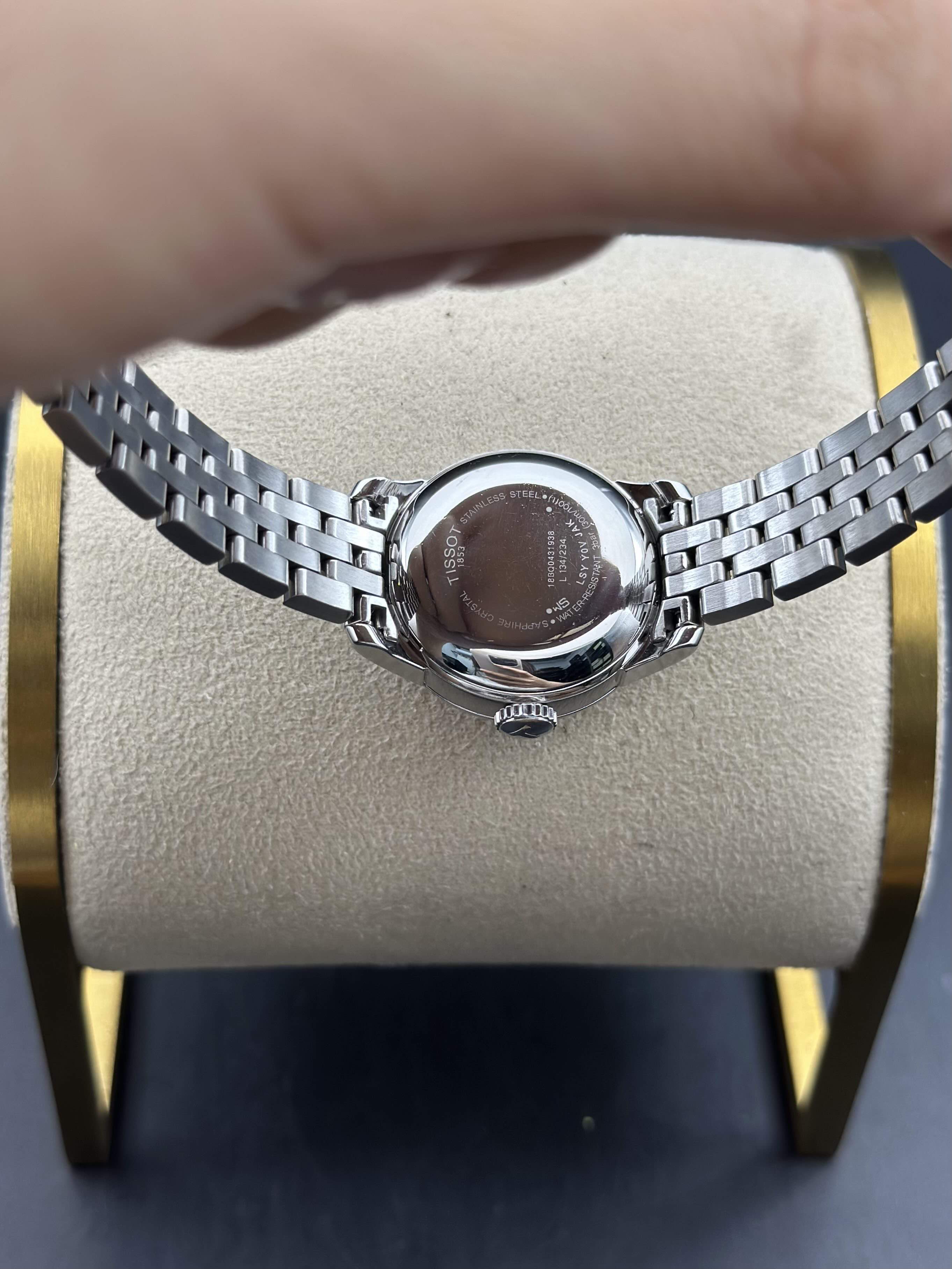 Tissot T41.1.183.53 detail 6