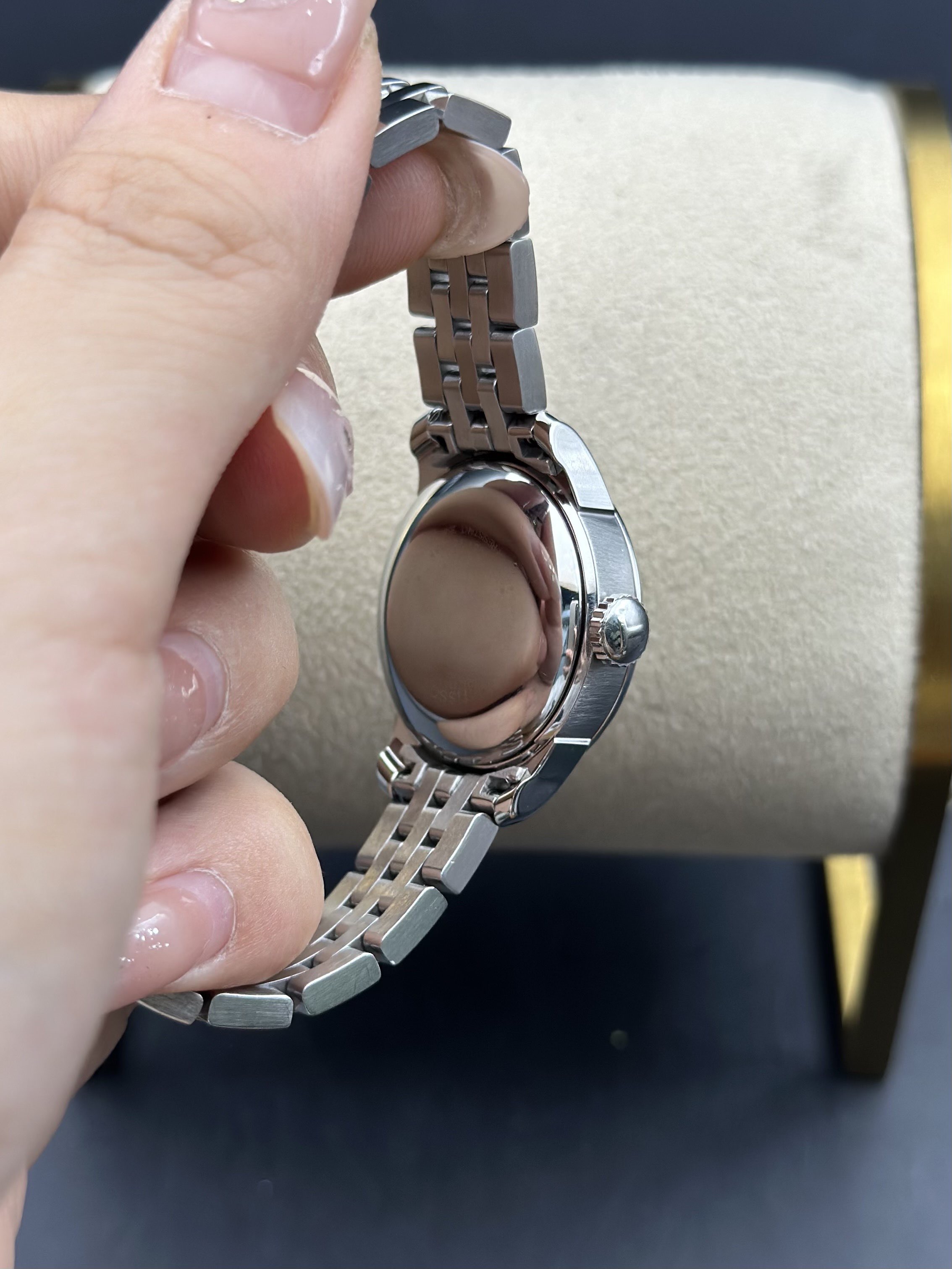 Tissot T41.1.183.53 detail 3