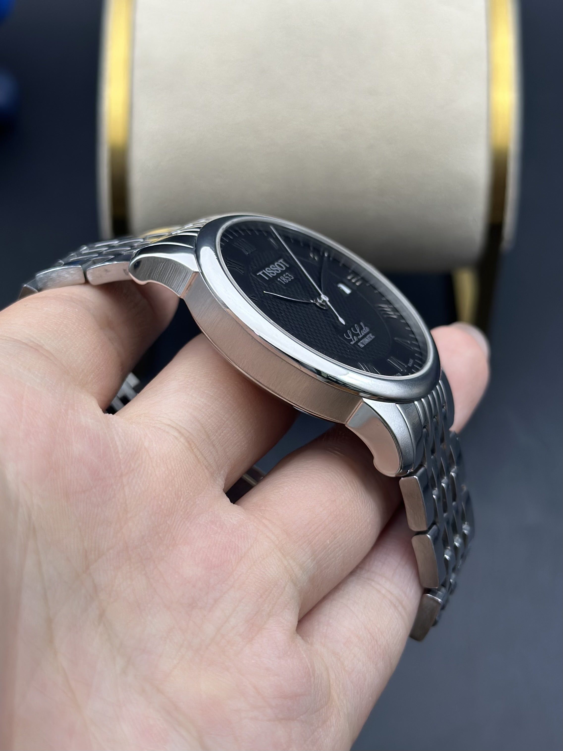 Tissot T41.1.483.53 detail 3