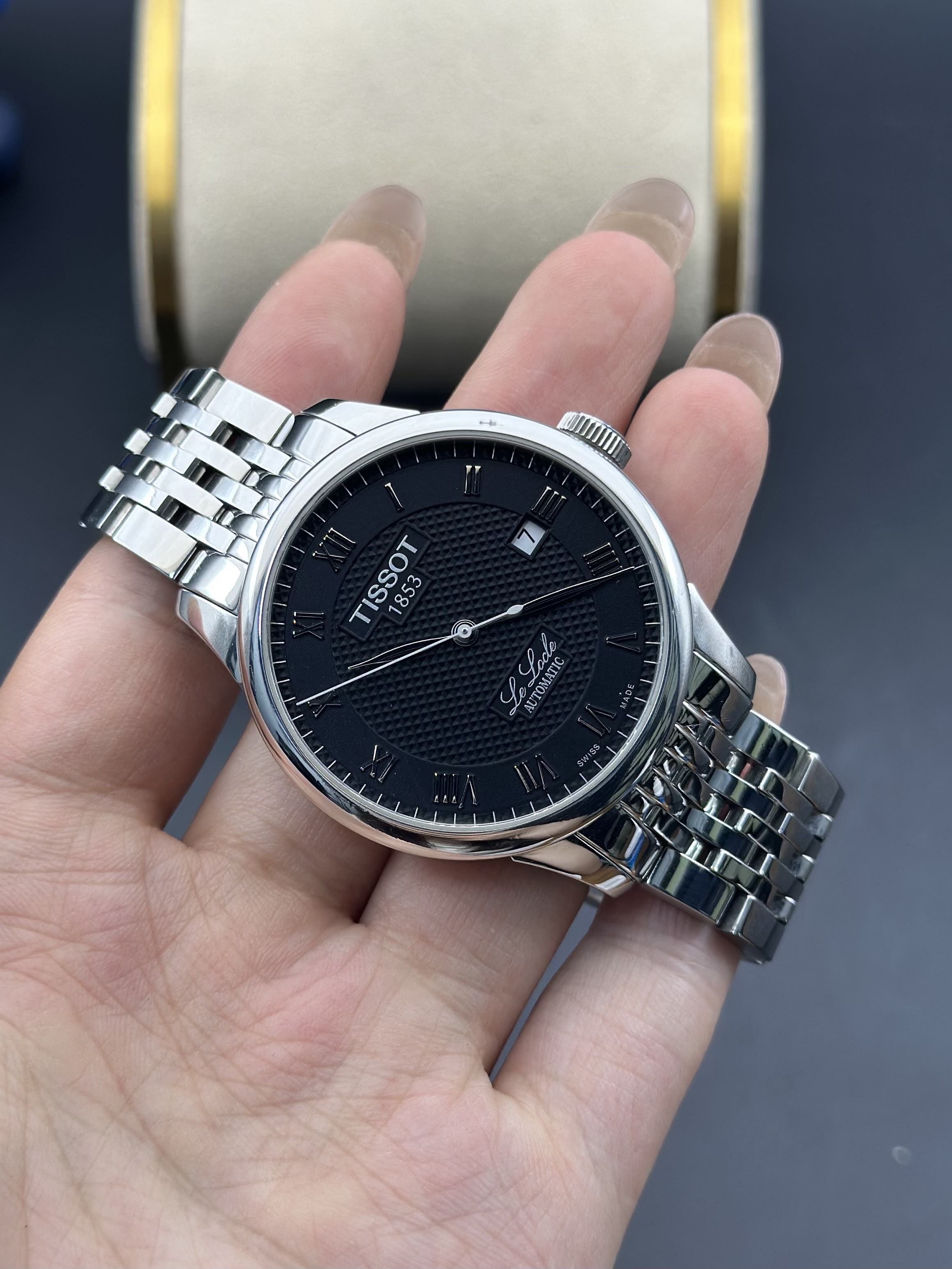 Tissot T41.1.483.53 detail 1