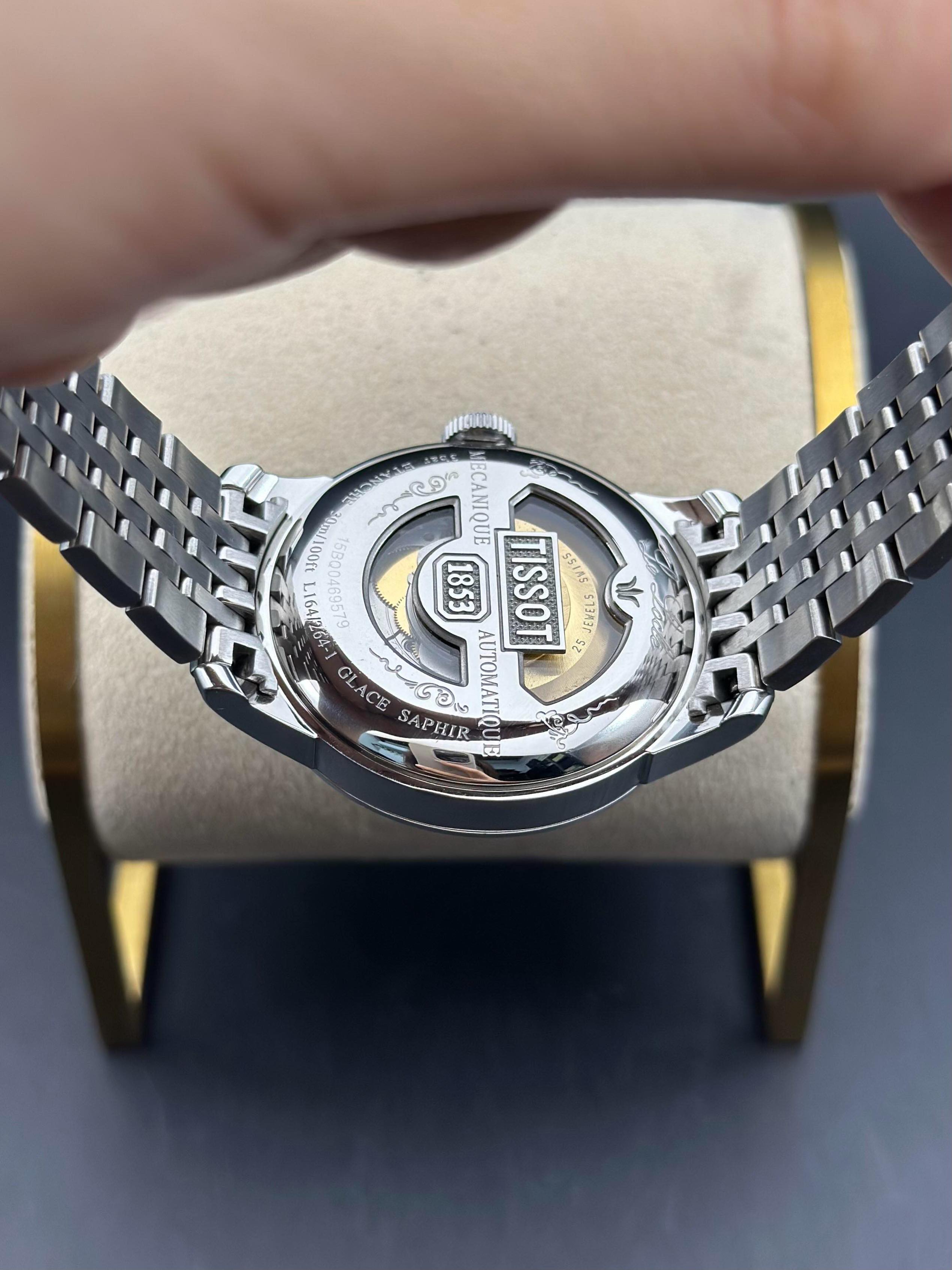 Tissot T41.1.483.53 detail 7