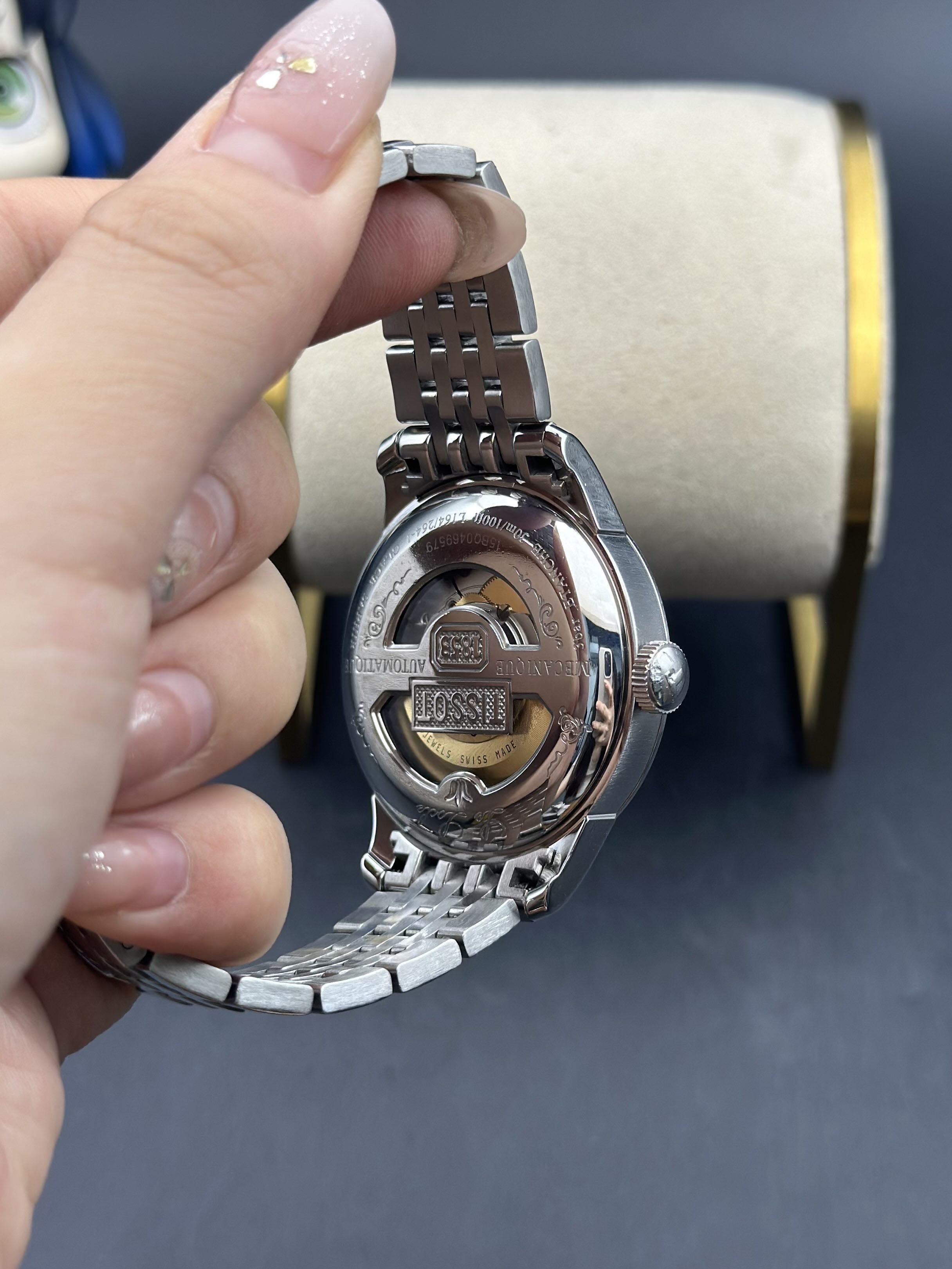 Tissot T41.1.483.53 detail 6