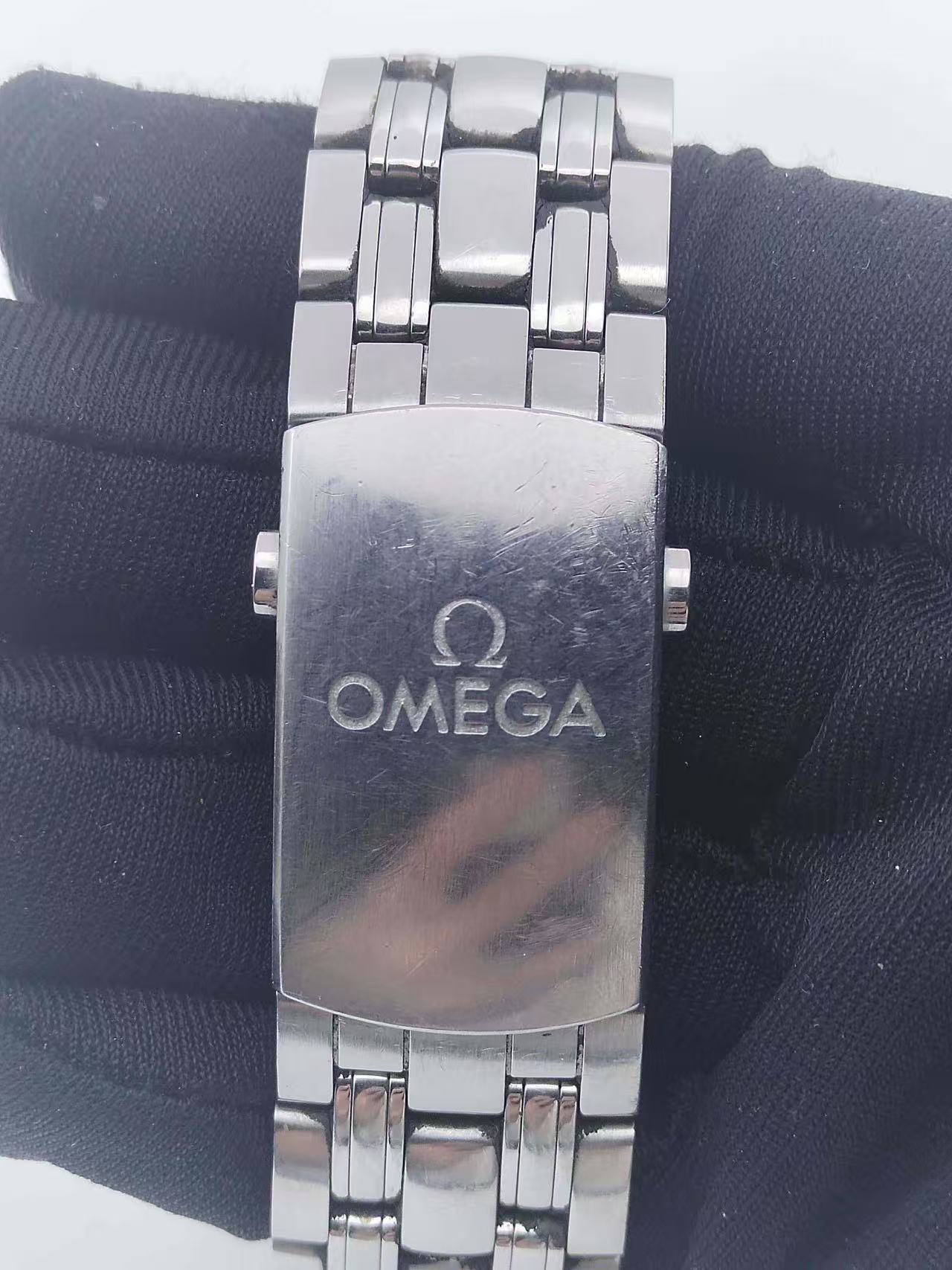 Omega 212.30.41.20.01.003 detail 4