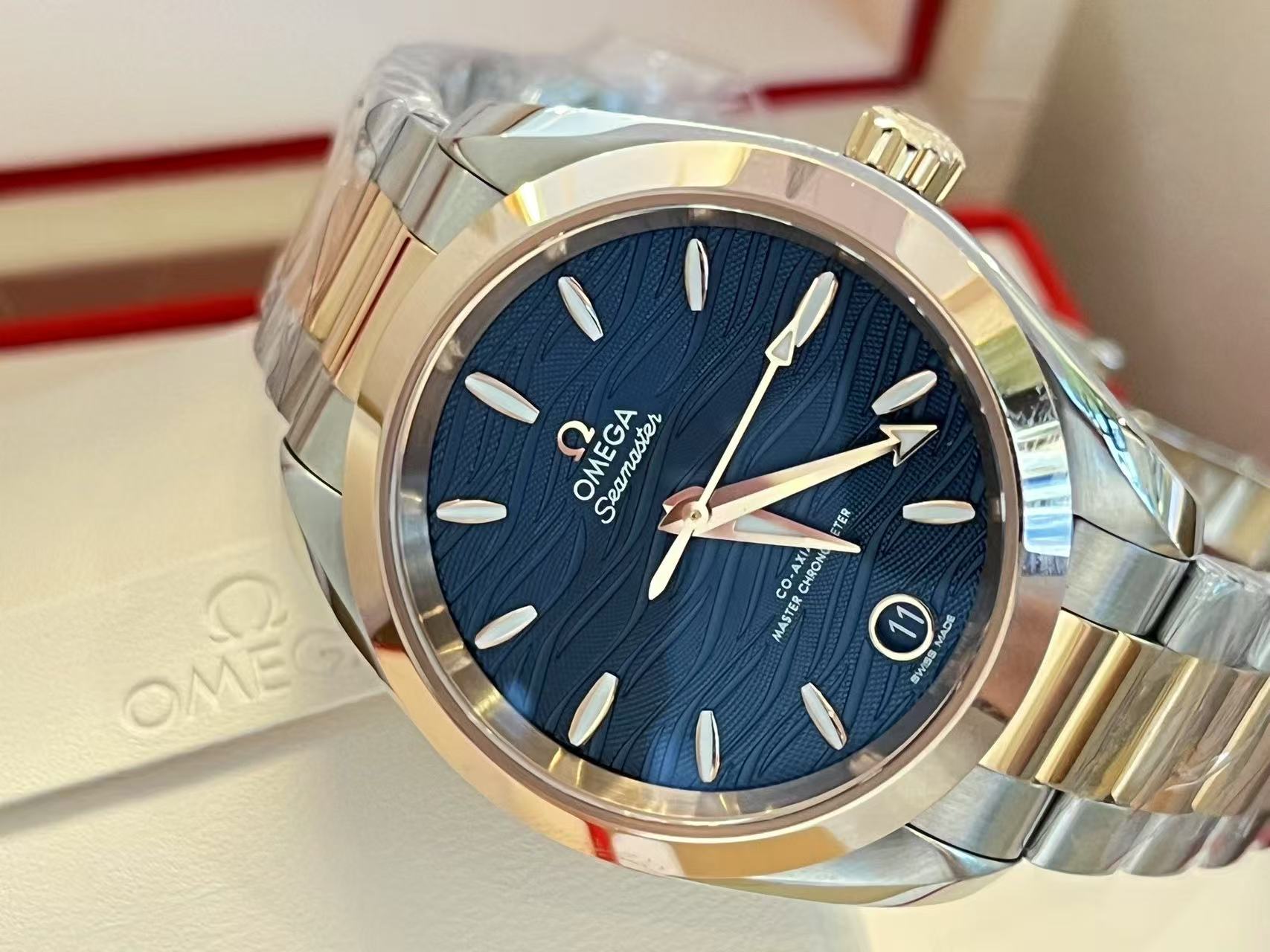Omega 220.20.34.20.03.001 detail 2