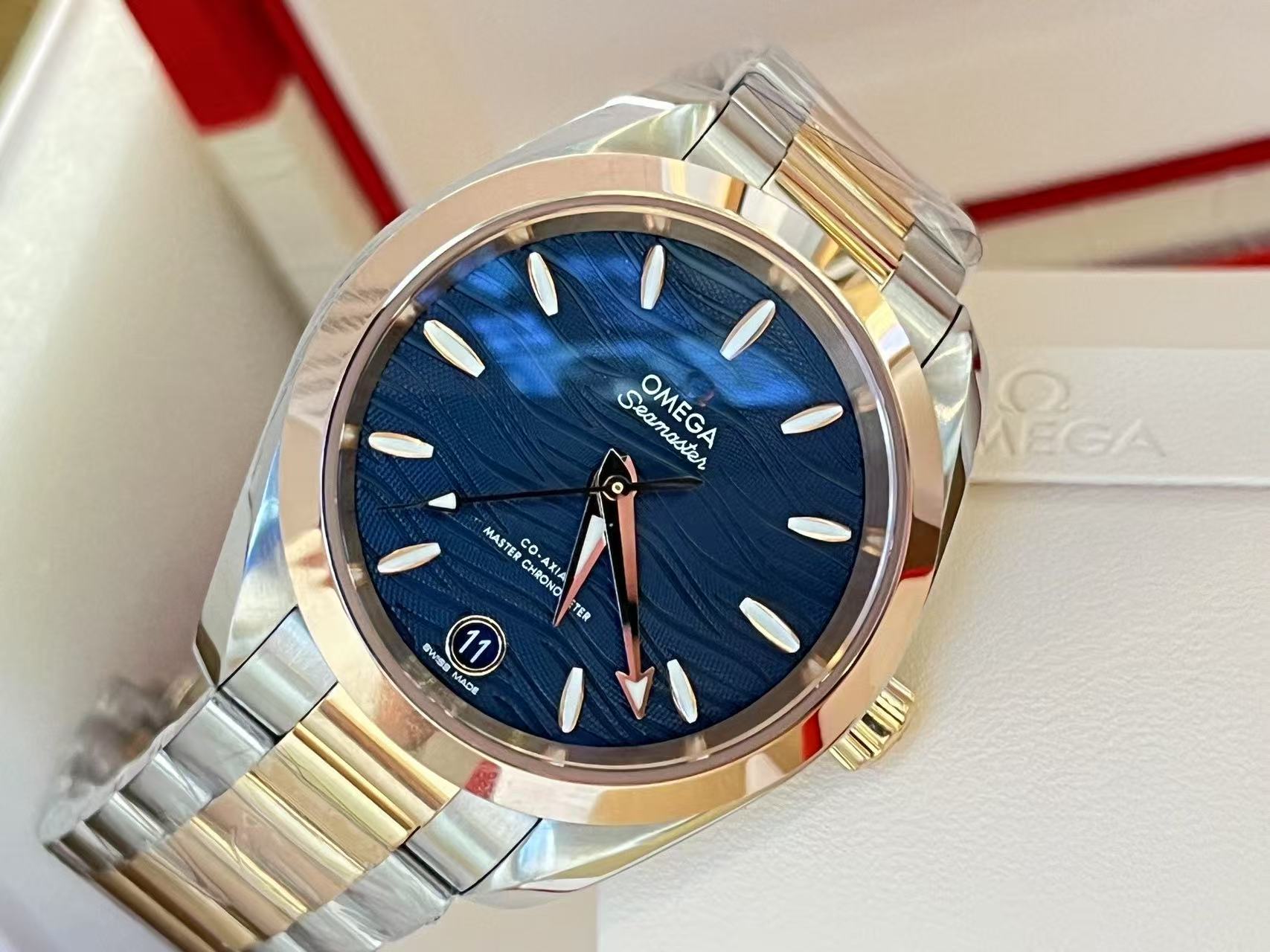 Omega 220.20.34.20.03.001 detail 4