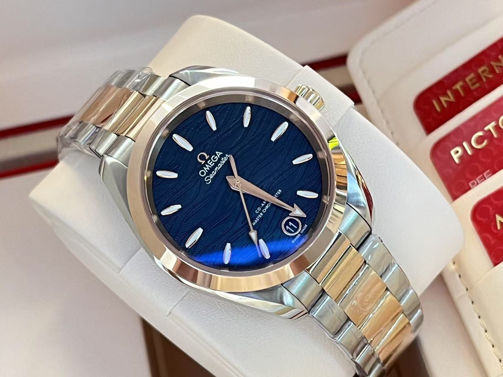 Omega 220.20.34.20.03.001 detail 3