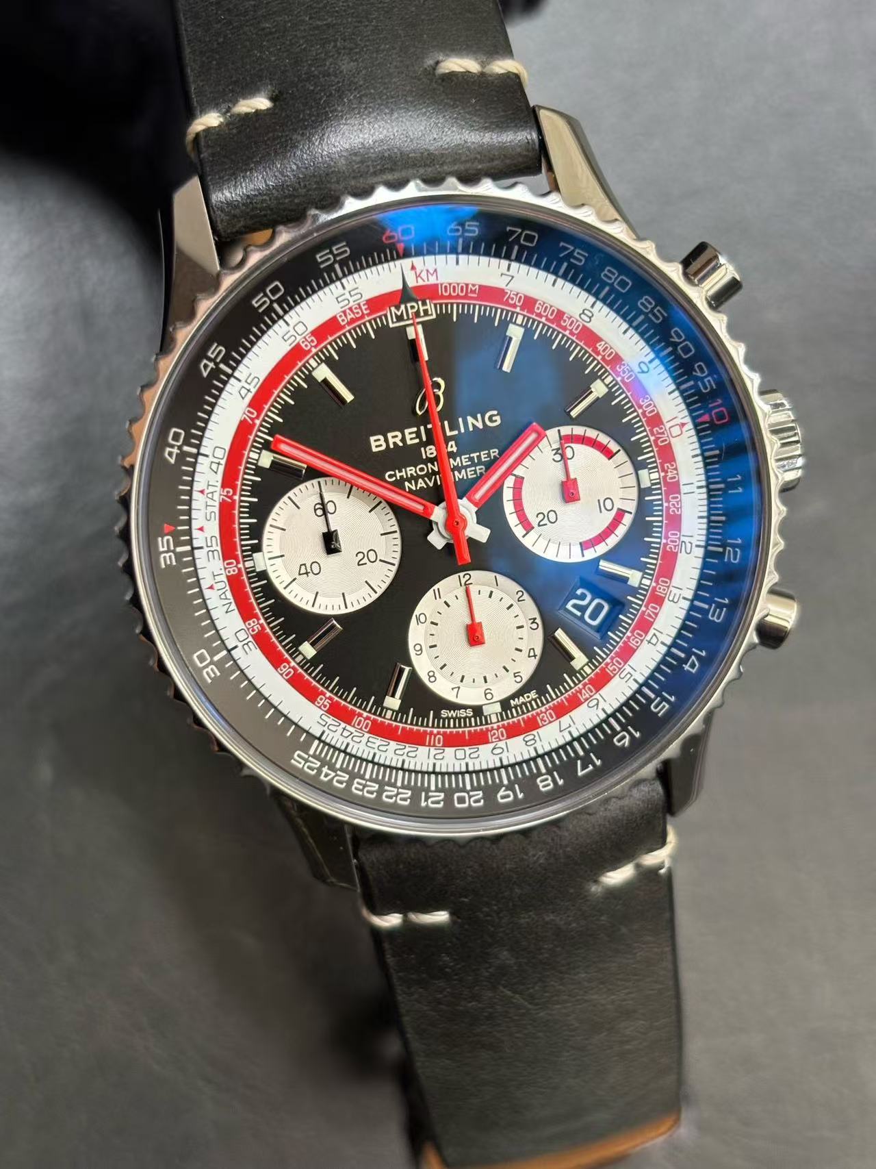 Breitling ab01211b1b1x2 detail 2