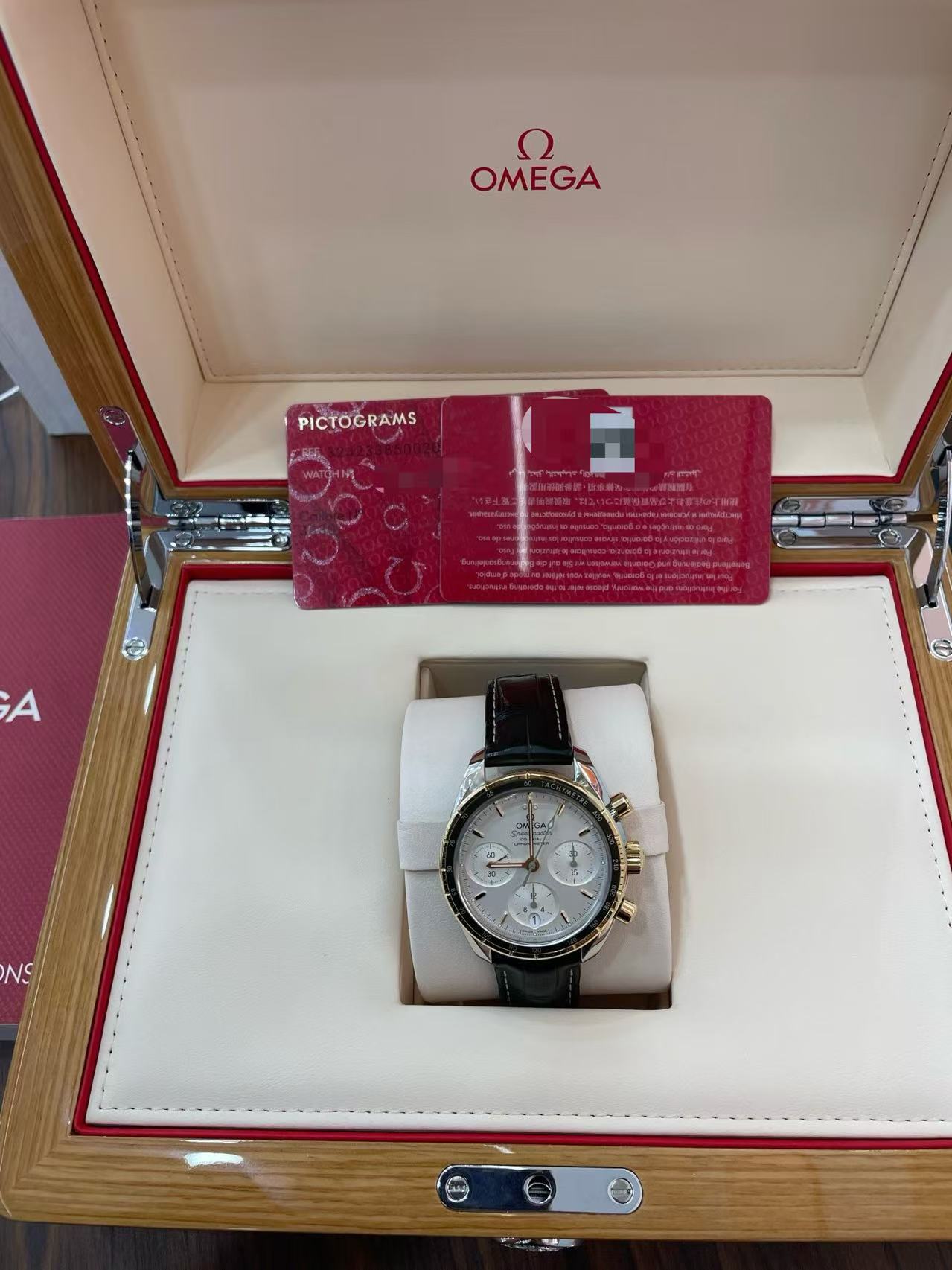 Omega 324.23.38.50.02.001 detail 7