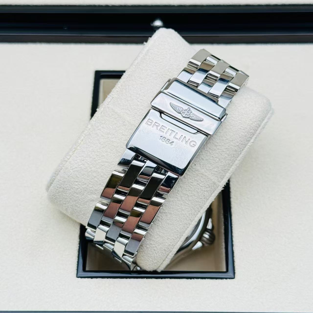 Breitling A49350L2.F549.366A detail 2