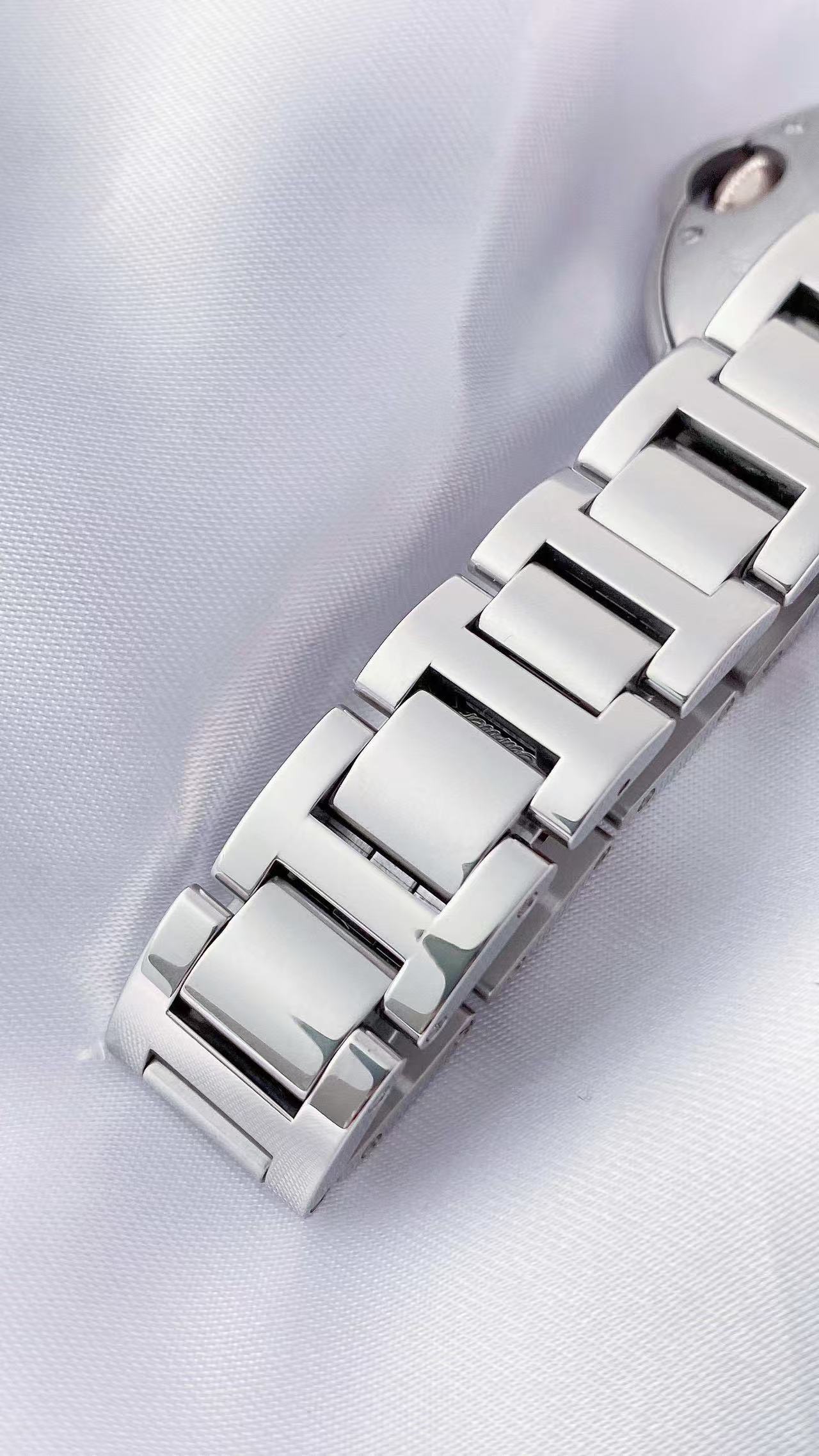 Cartier W6920070 detail 3