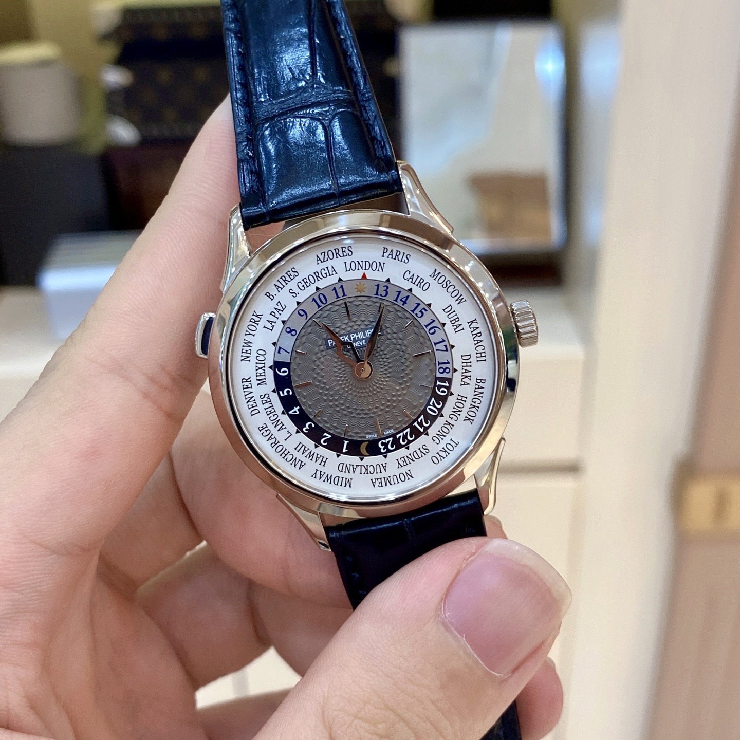 Patek Philippe 5230G detail 1