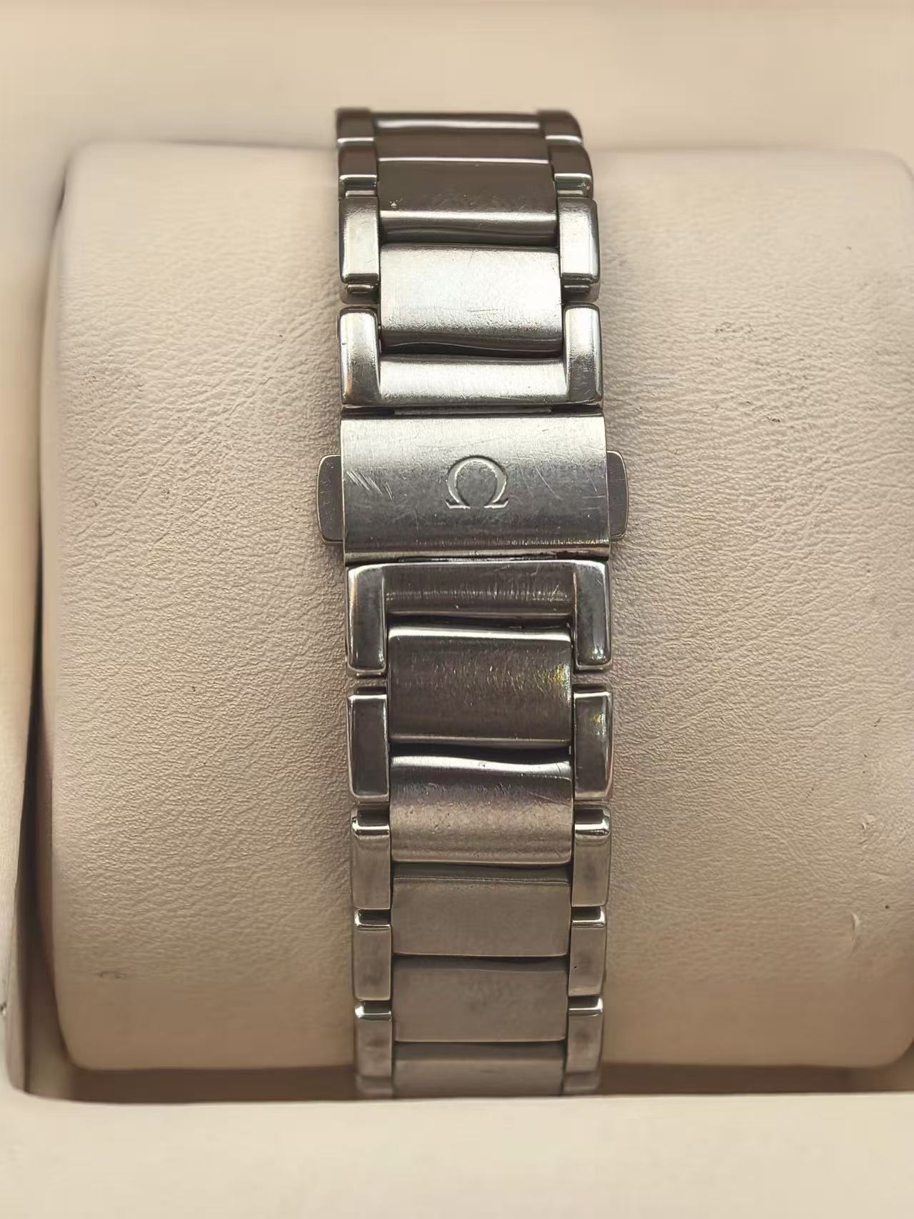 Omega 425.35.34.20.56.001 detail 4
