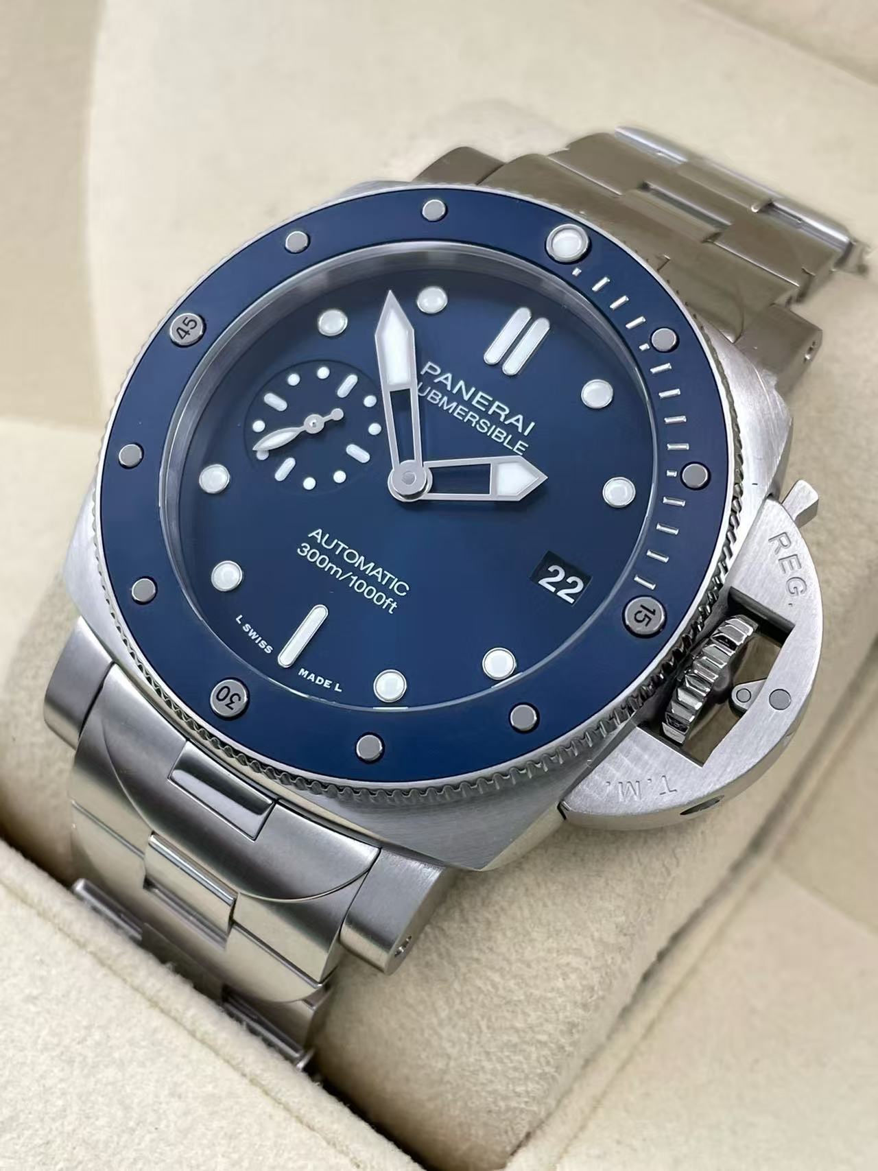 Panerai PAM02068 detail 1