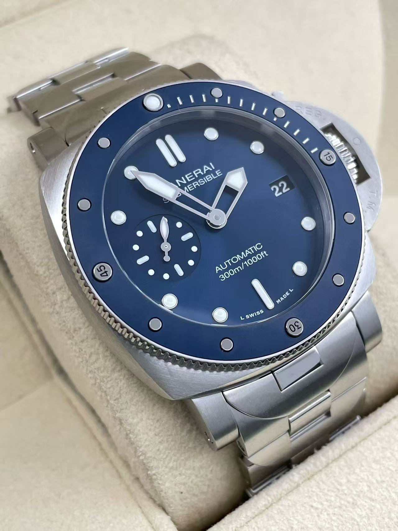Panerai PAM02068 detail 2