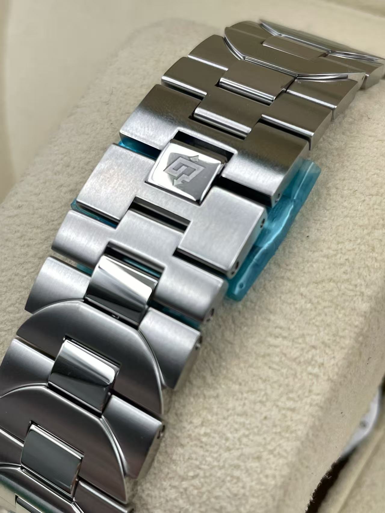 Panerai PAM02068 detail 3