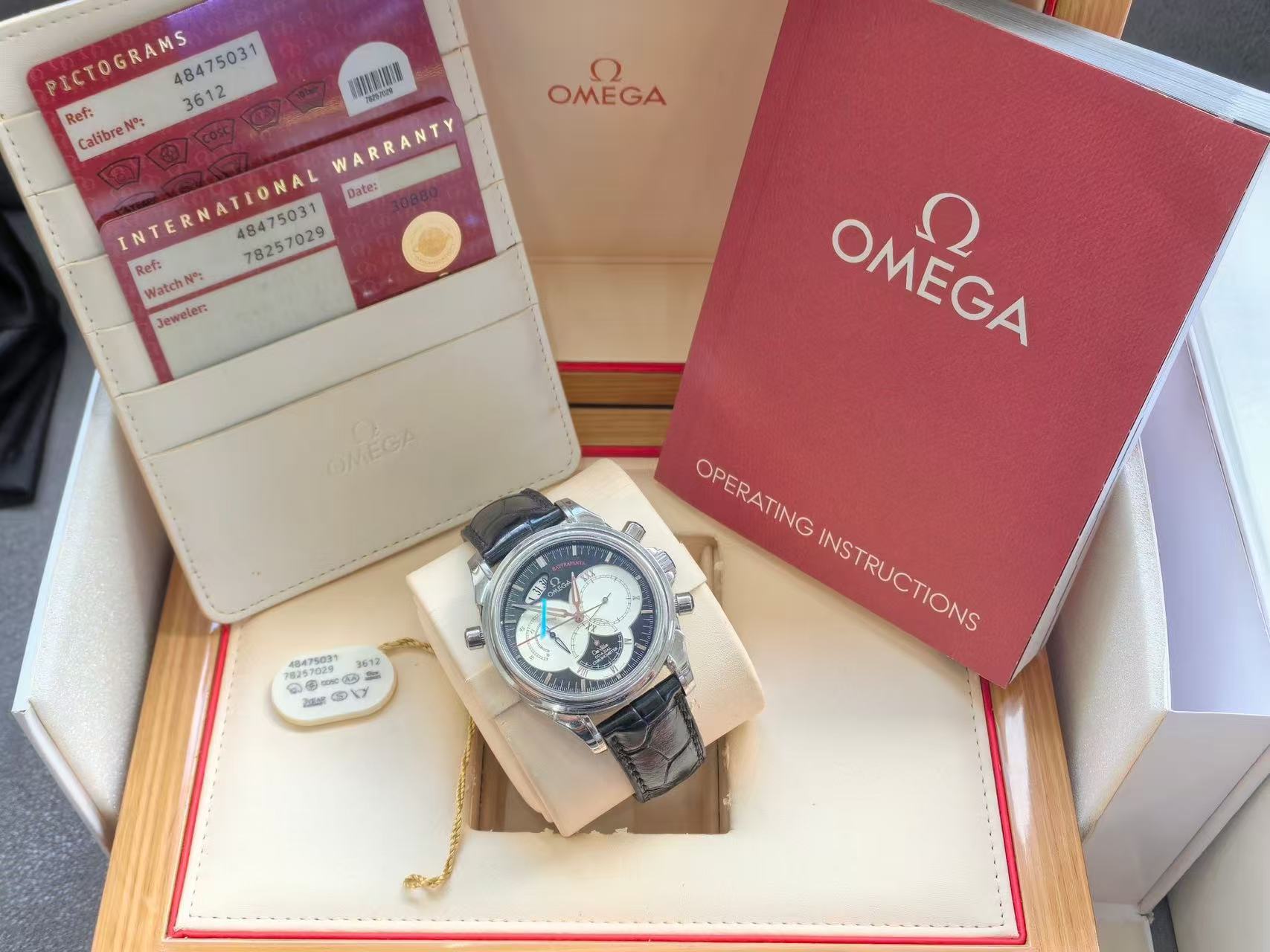 Omega 4847.50.31 detail 3