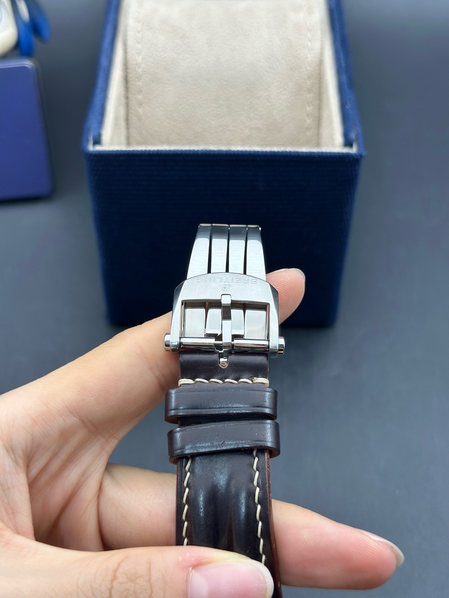 Breitling AB04452A1L1X1 detail 4