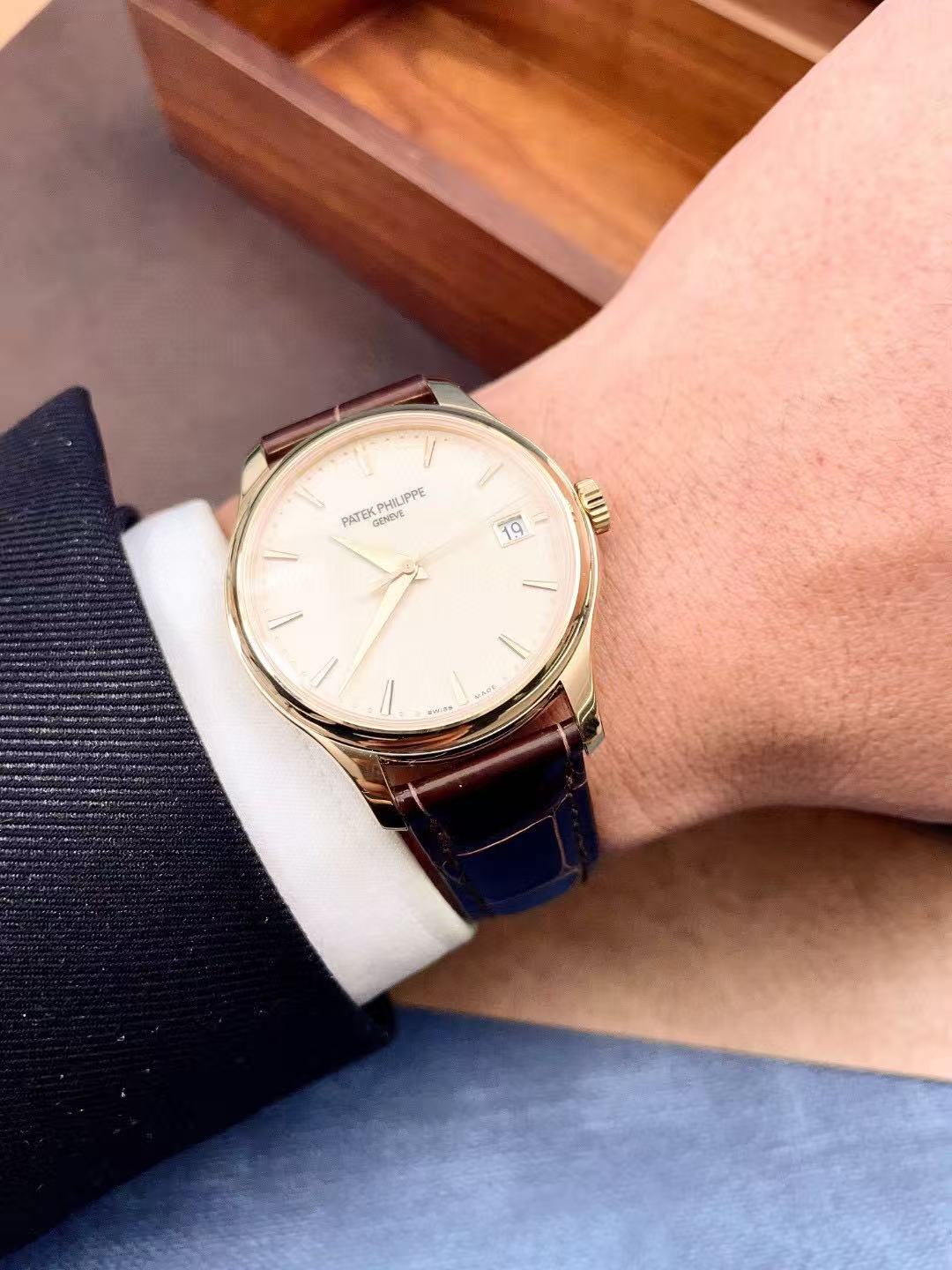 Patek Philippe 5227J-001 detail 5