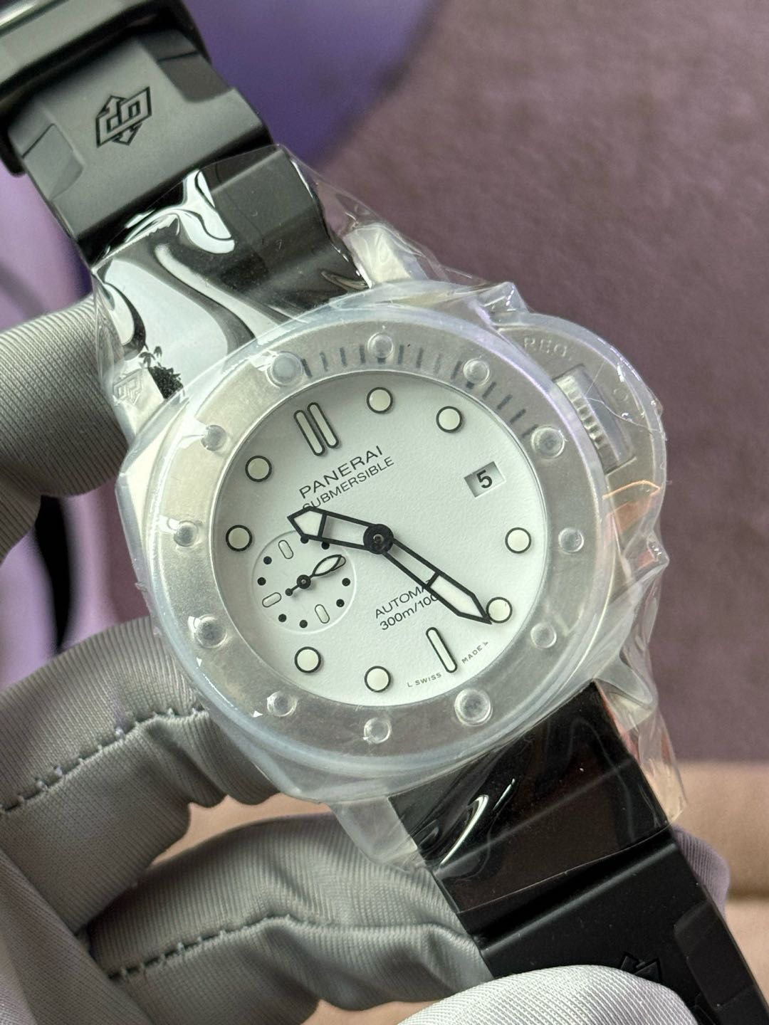 Panerai PAM02223 detail 2