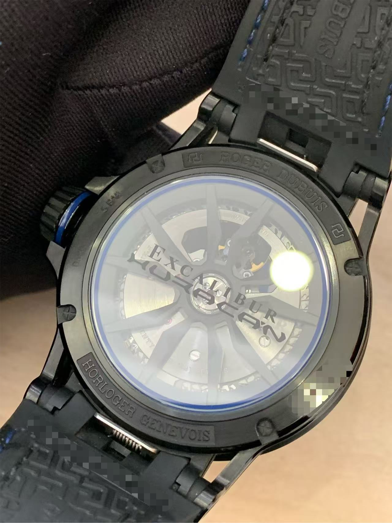 Roger Dubuis DBEX0749 detail 4