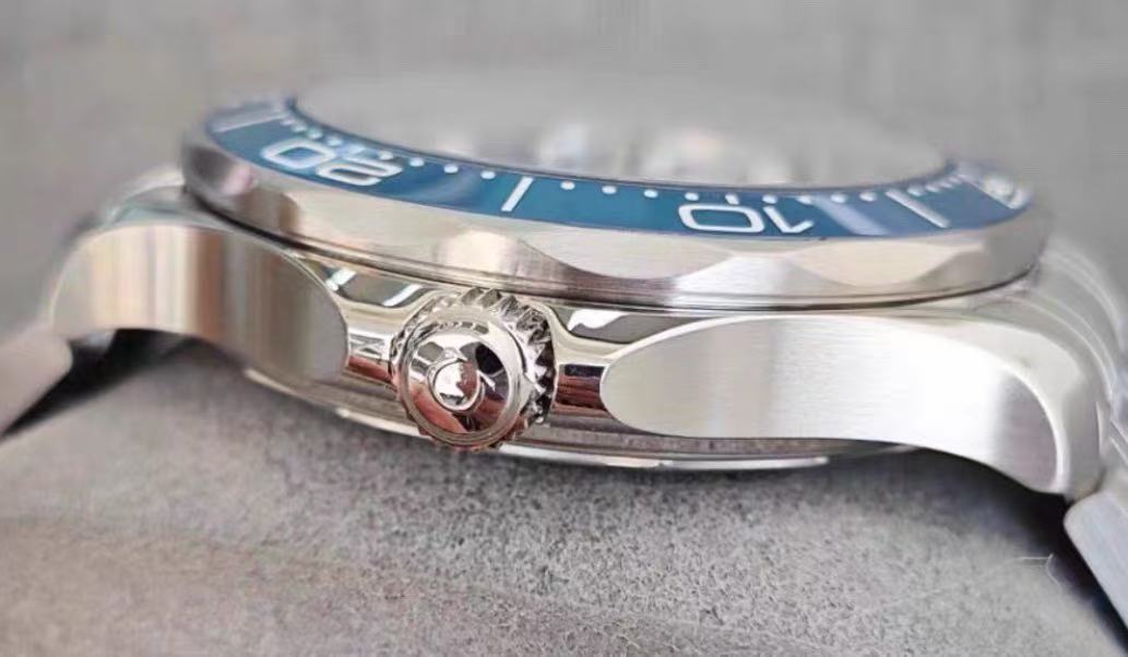 Omega 210.30.42.20.03.001 detail 2