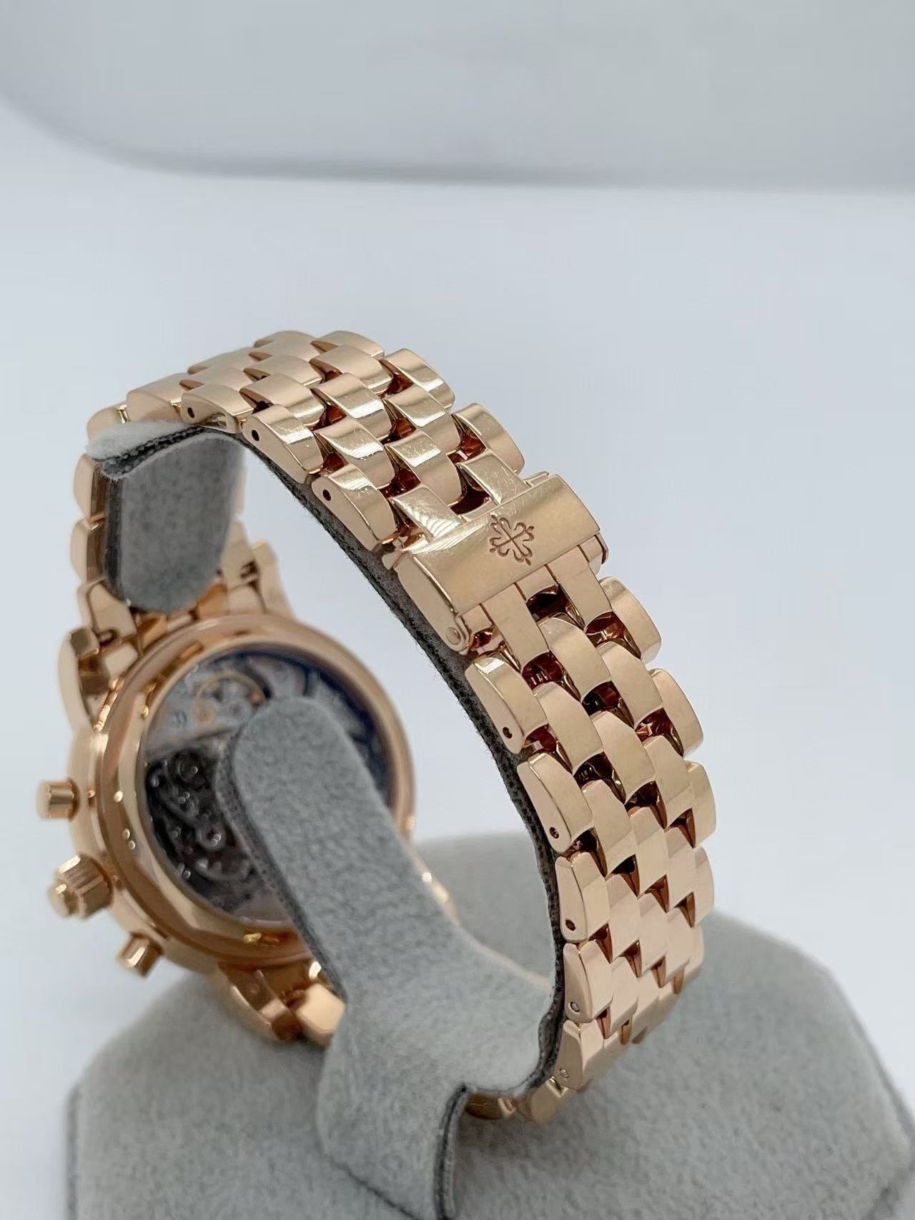 Patek Philippe 5204 / 1R-001 detail 5