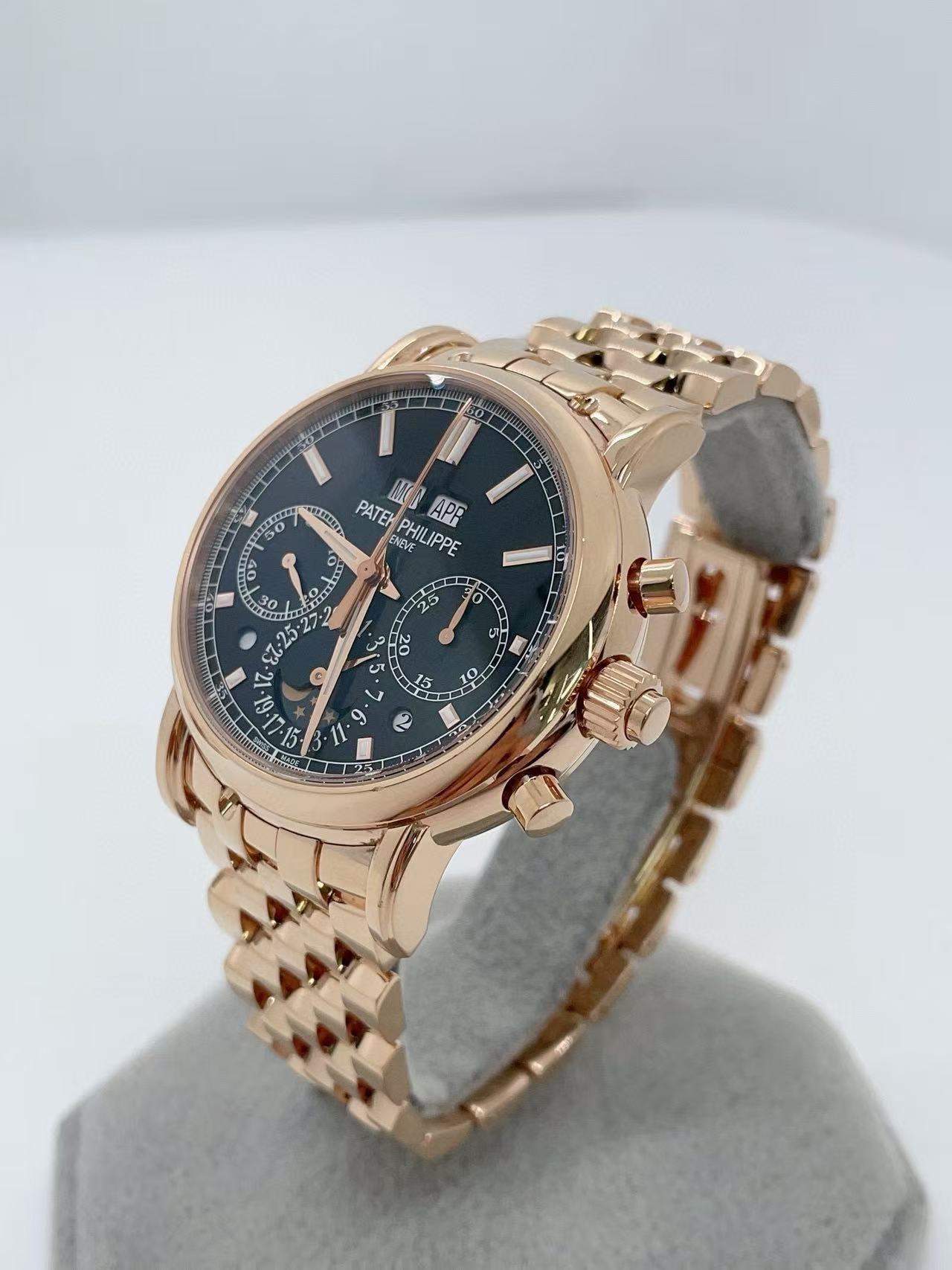 Patek Philippe 5204 / 1R-001 detail 2
