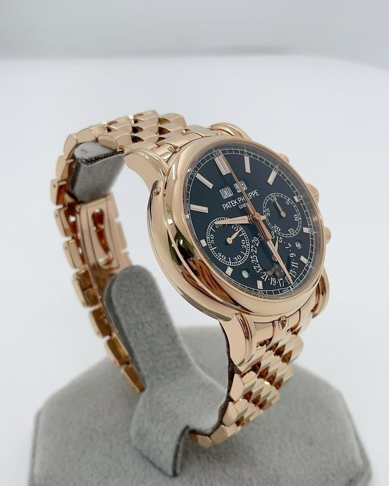 Patek Philippe 5204 / 1R-001 detail 3