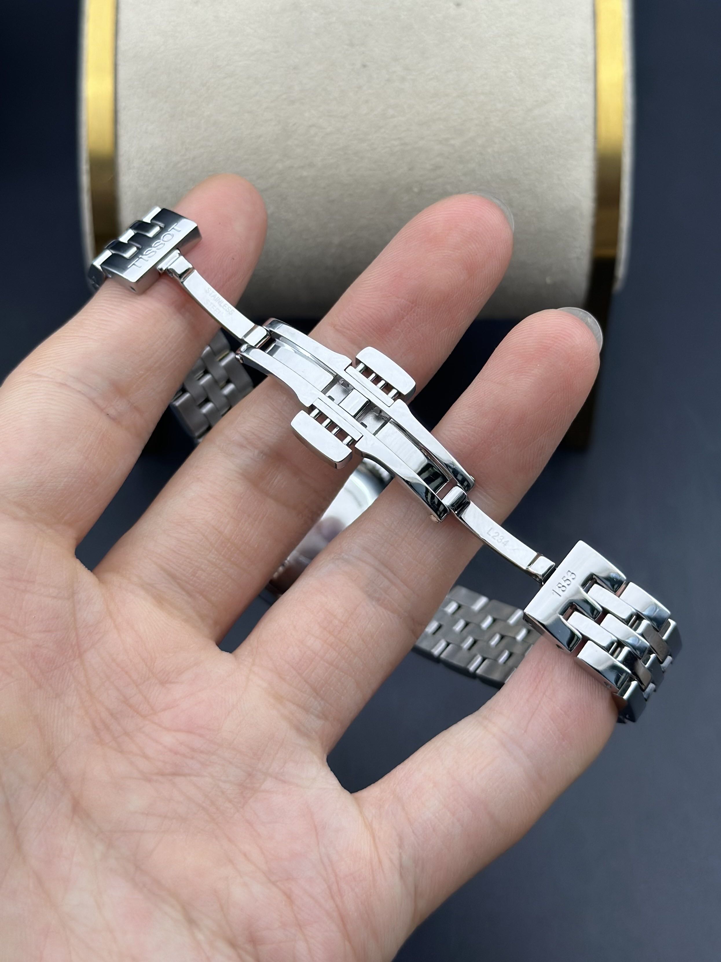 Tissot T41.1.183.53 detail 6