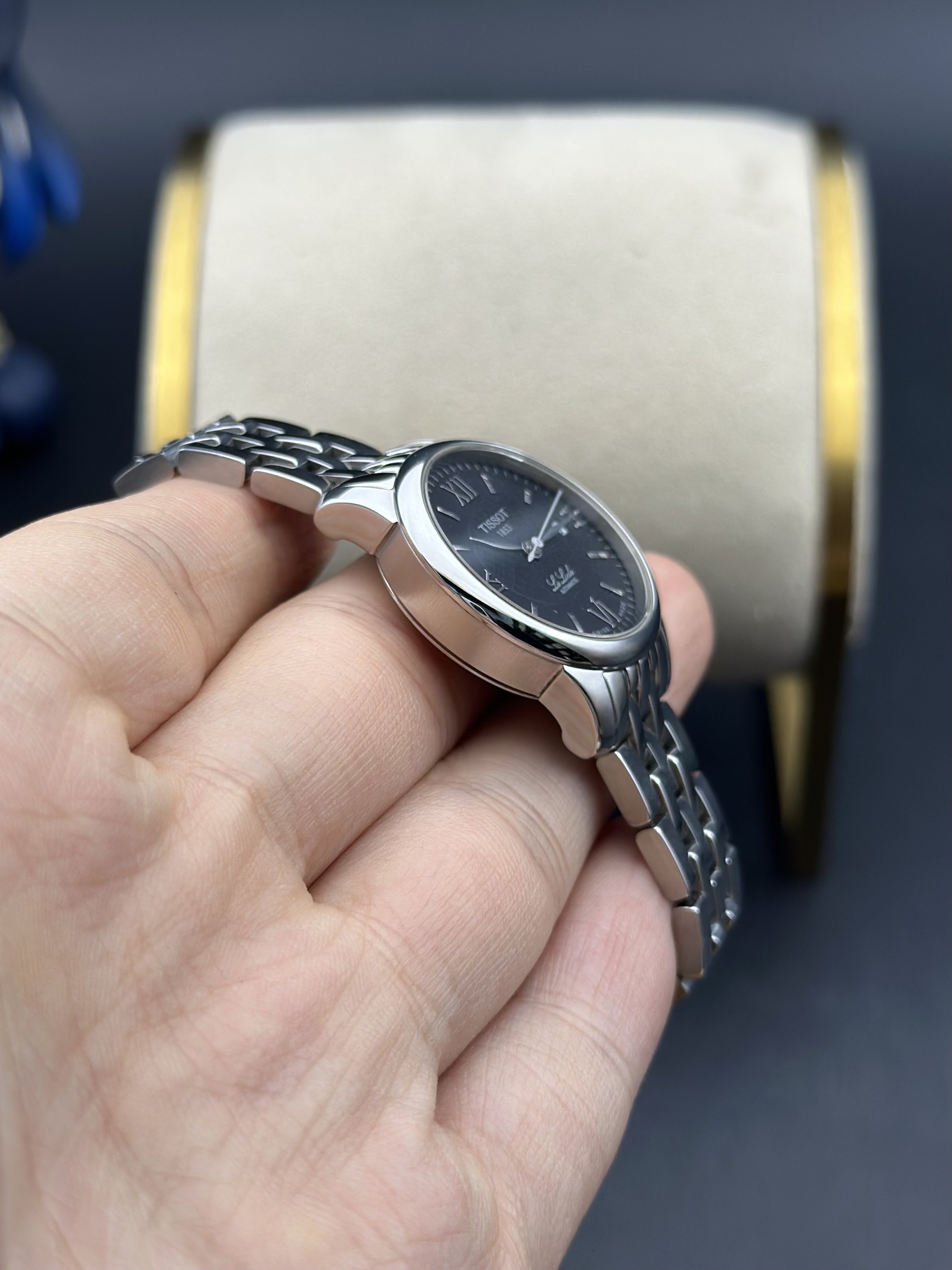 Tissot T41.1.183.53 detail 3