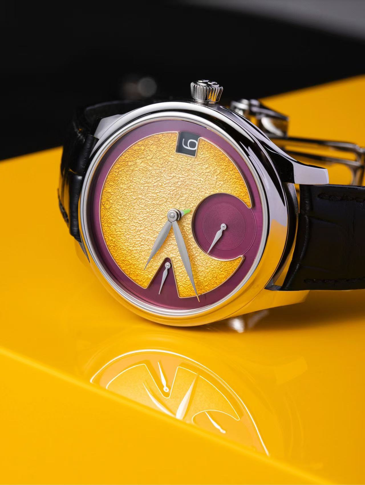 H.Moser & Cie() 1800-1200 detail 1