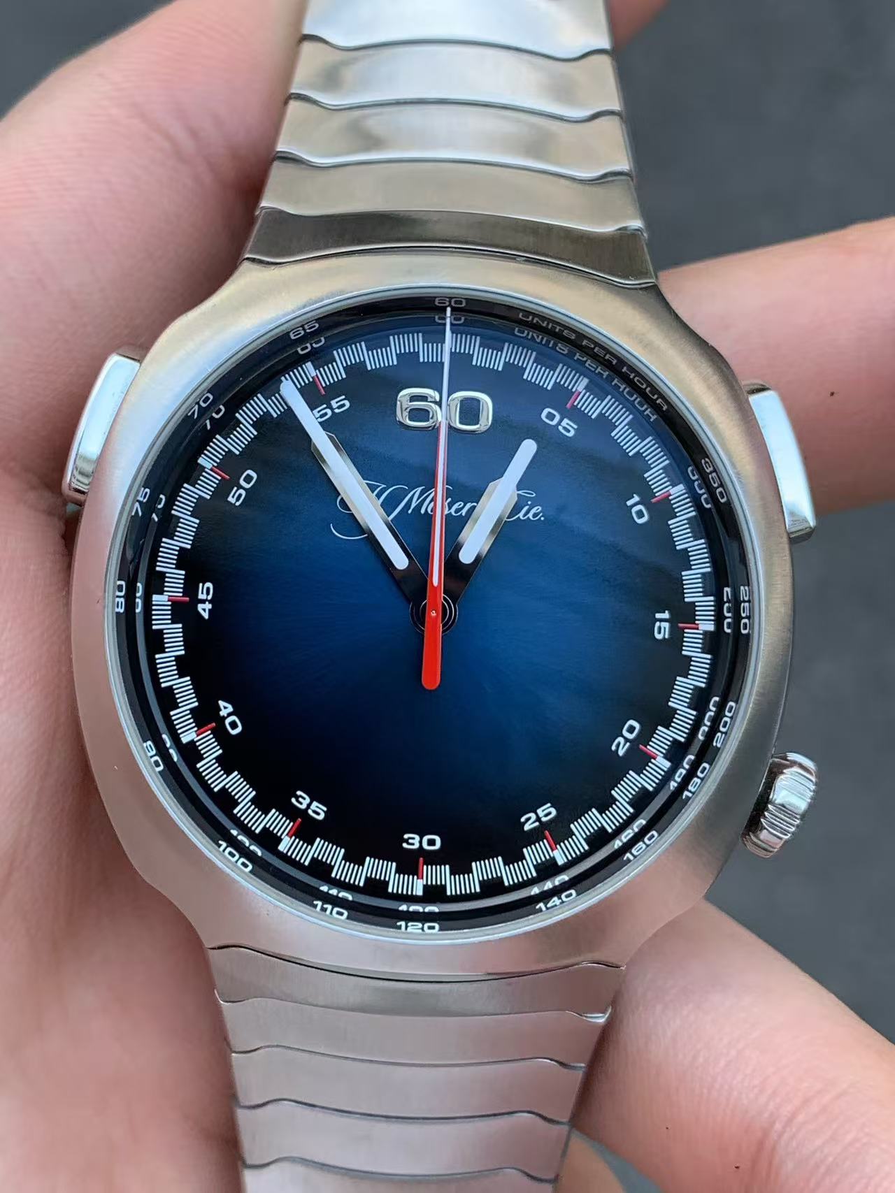 H.Moser & Cie() 6902-1201 detail 3