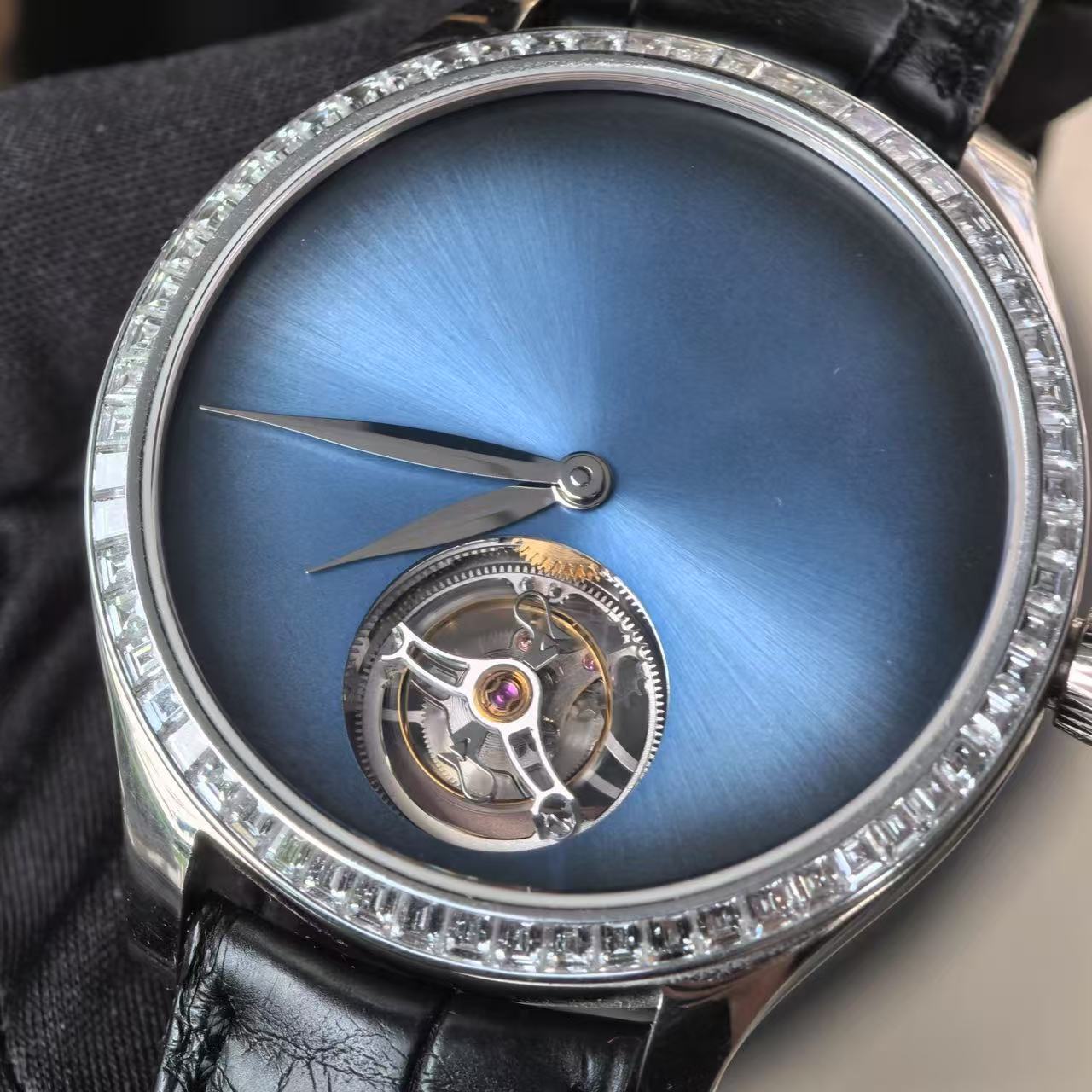 H.Moser & Cie() 1804-0202 detail 4