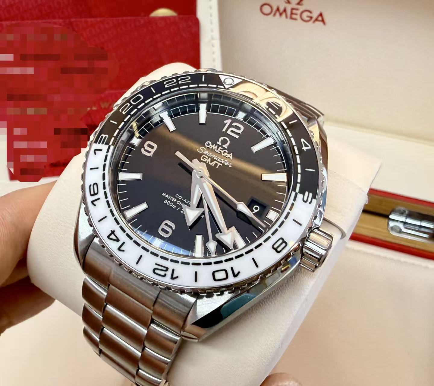 Omega 215.30.44.22.01.001 detail 5