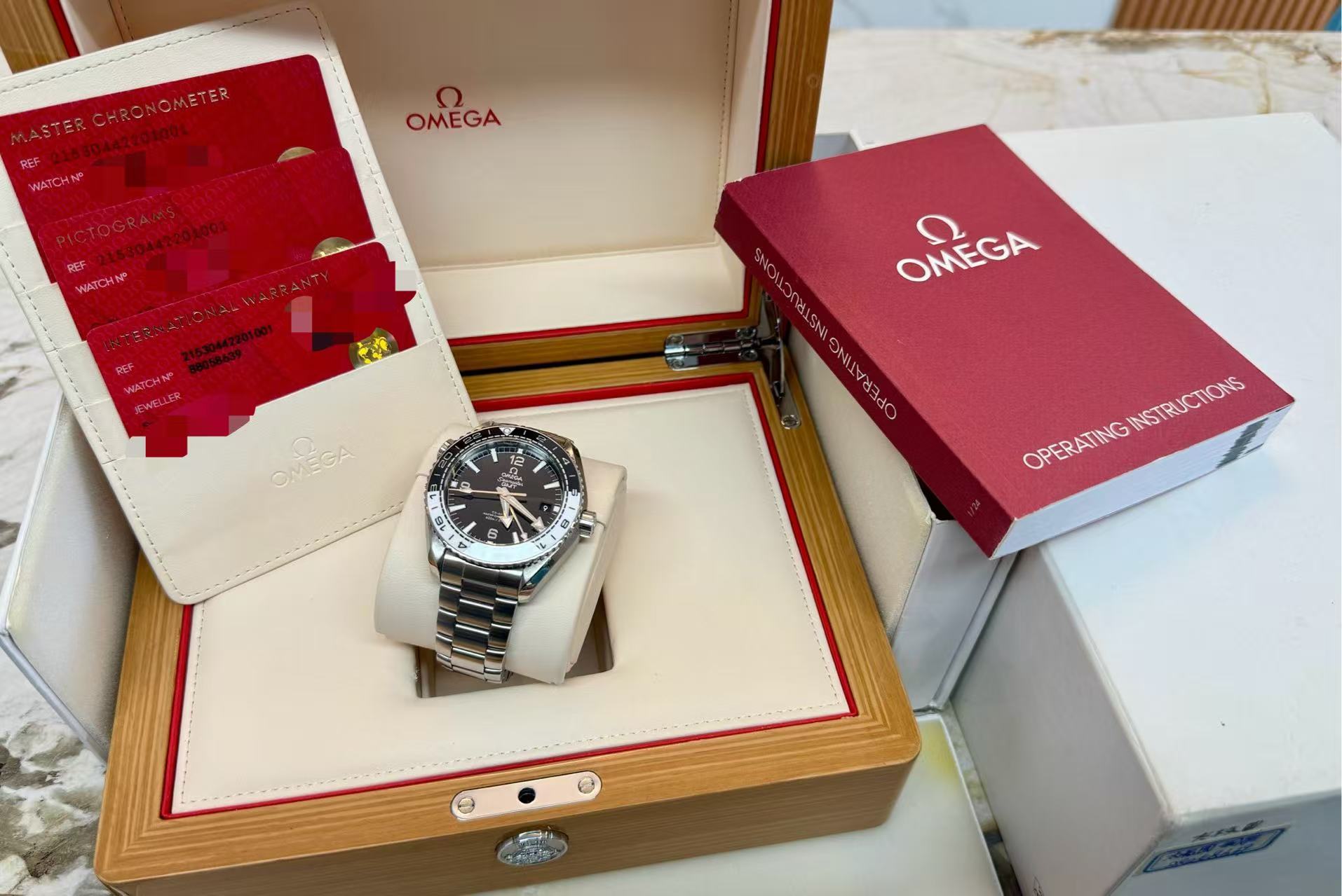Omega 215.30.44.22.01.001 detail 8