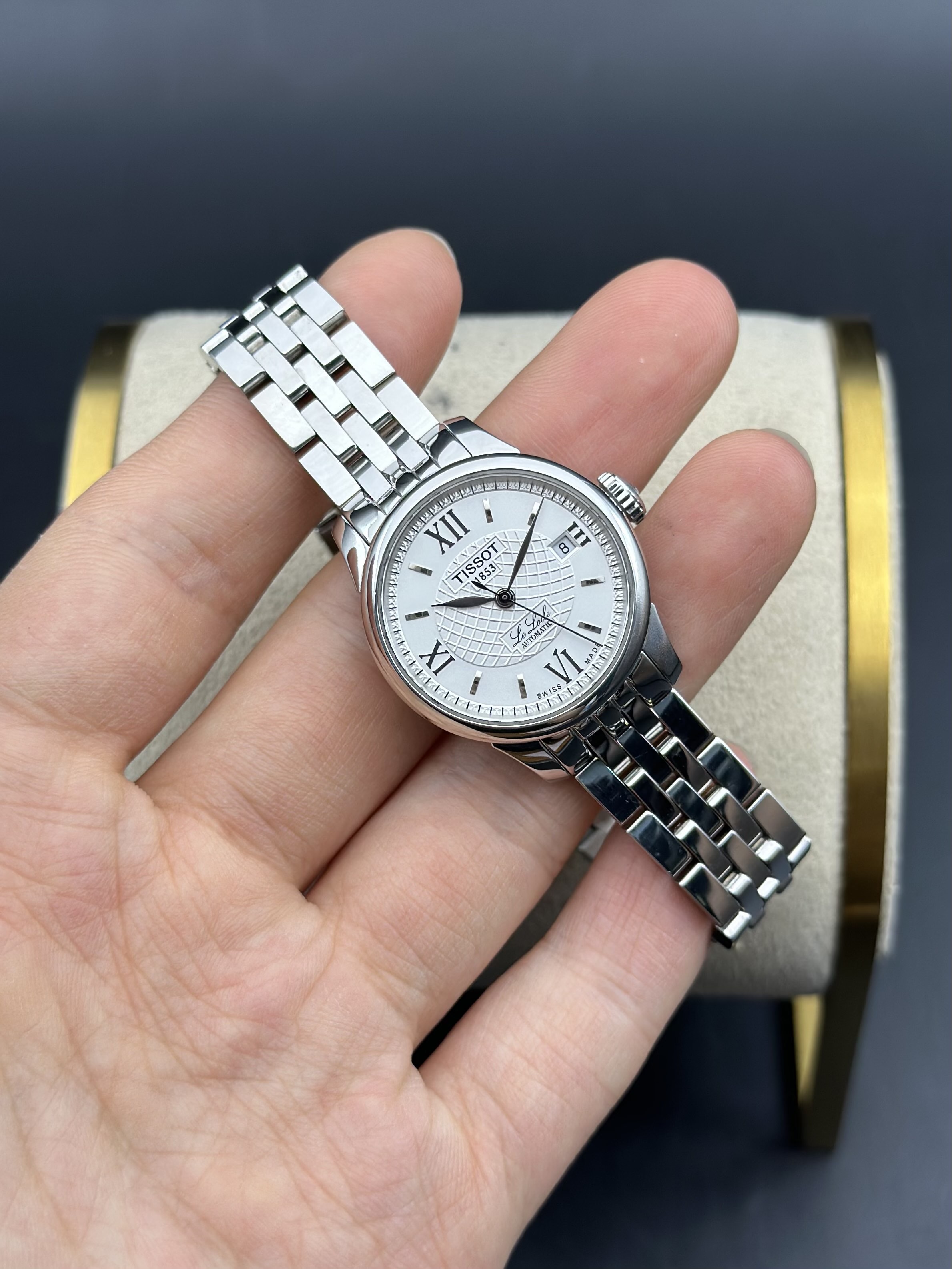 Tissot T41.1.183.33 detail 1