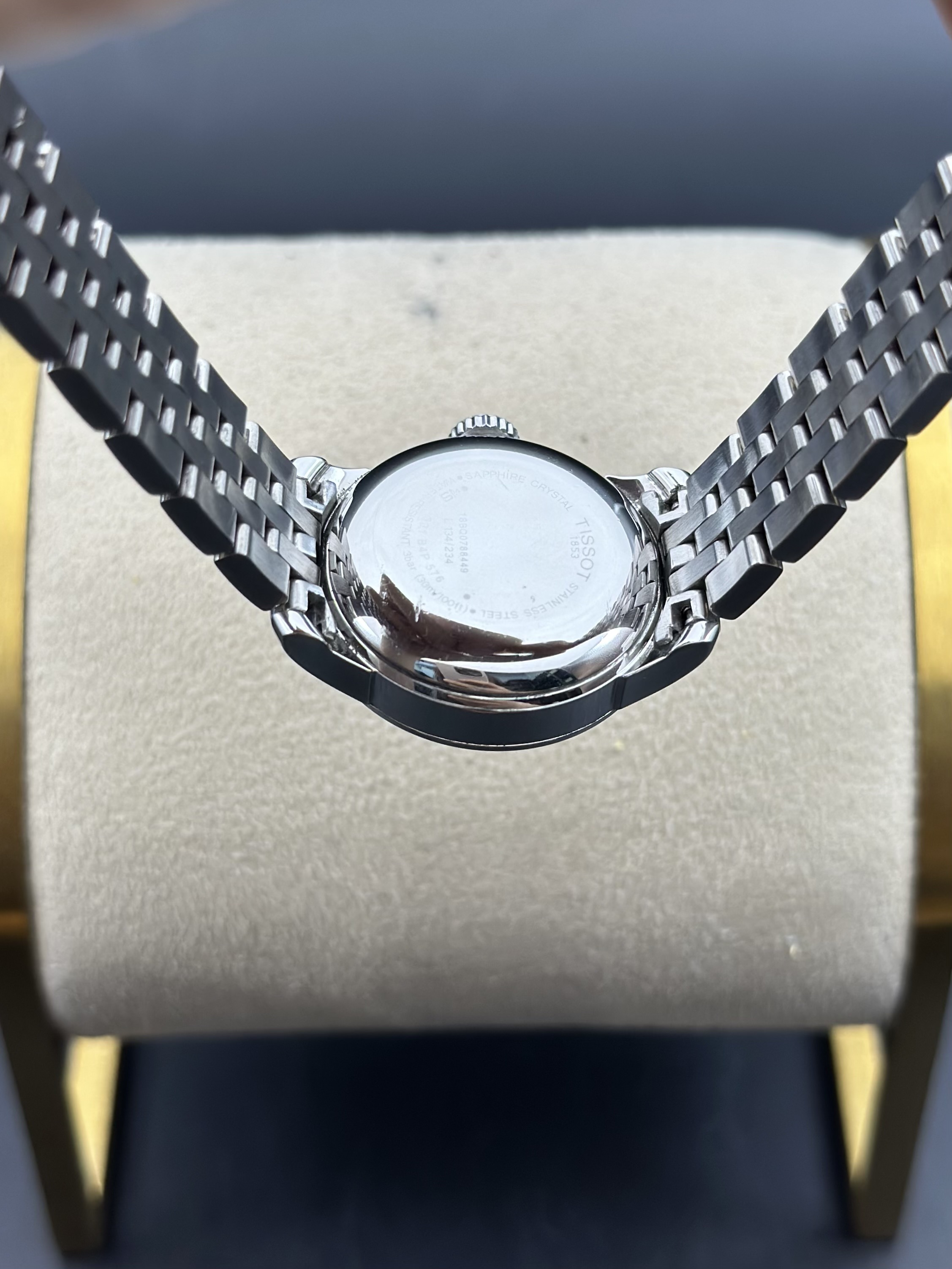 Tissot T41.1.183.33 detail 6