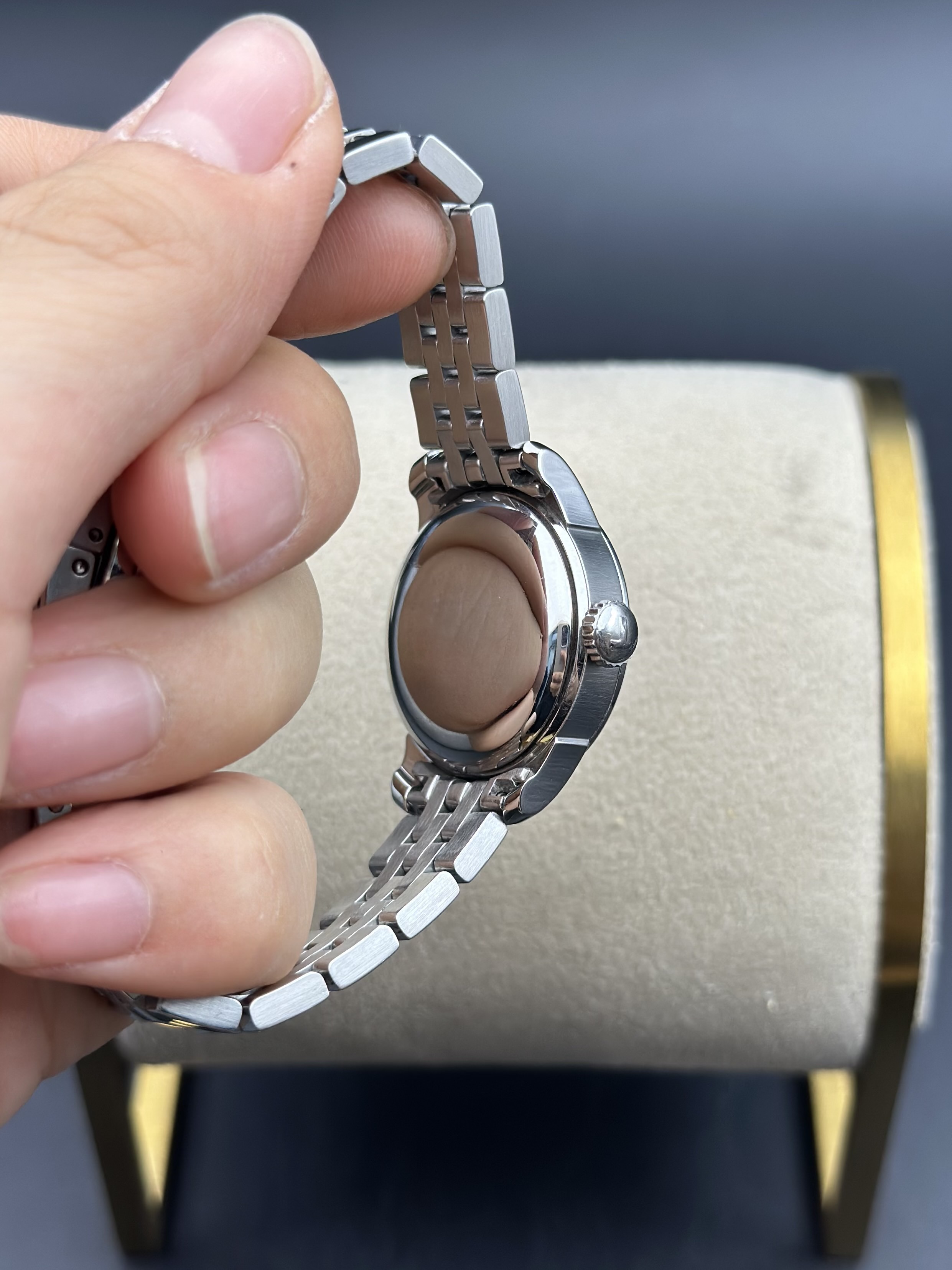 Tissot T41.1.183.33 detail 3