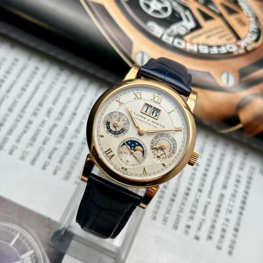 A. Lange & S&ouml;hne 310.032 detail 1