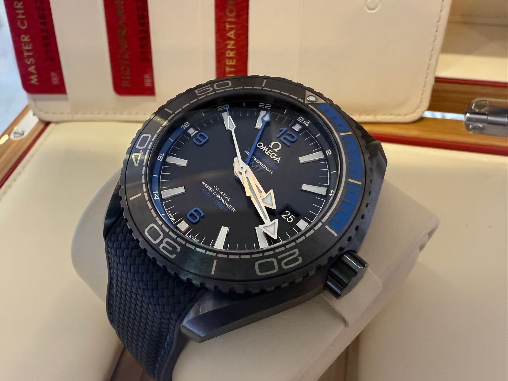 Omega 215.92.46.22.01.002 detail 3