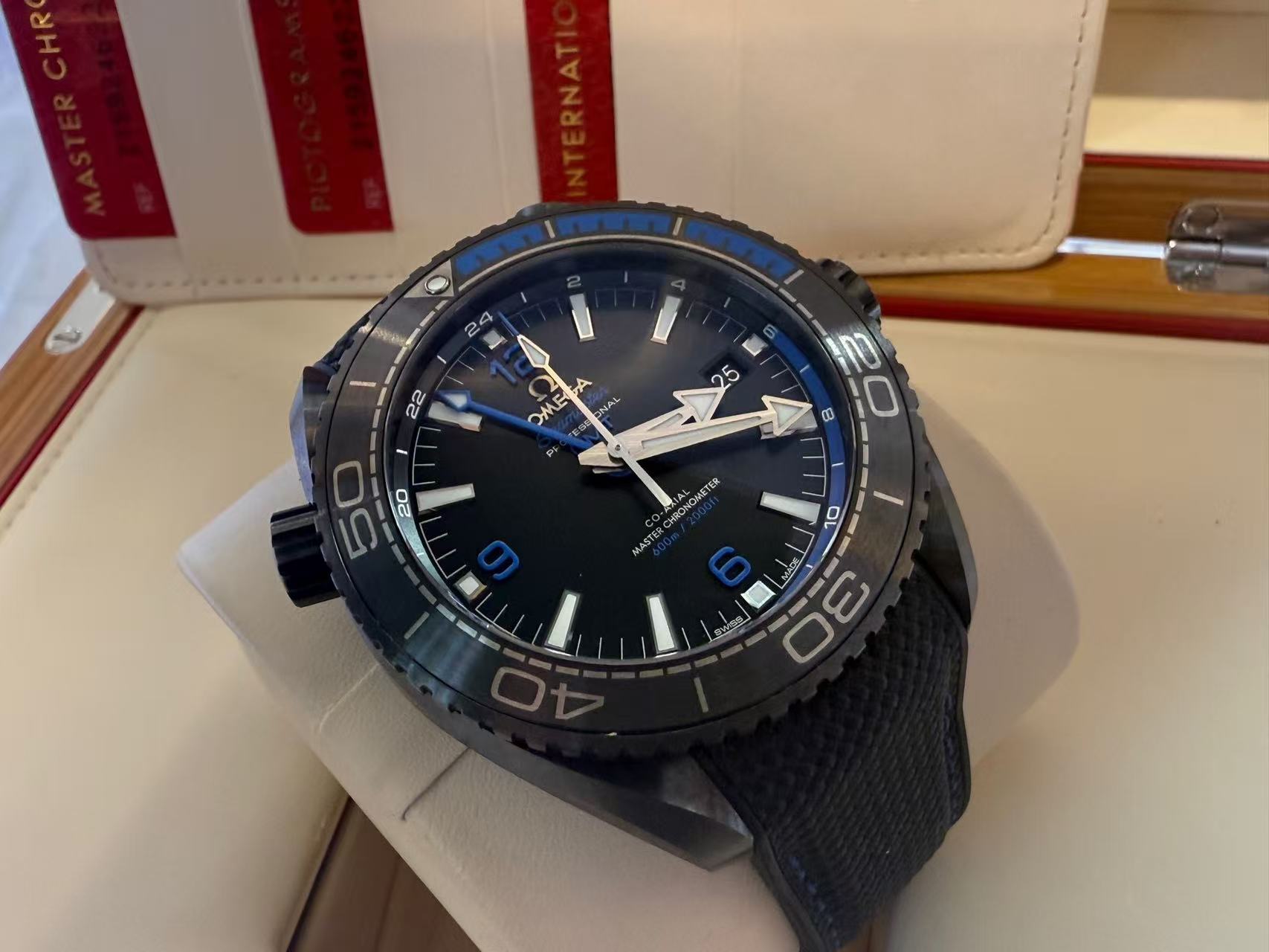 Omega 215.92.46.22.01.002 detail 5