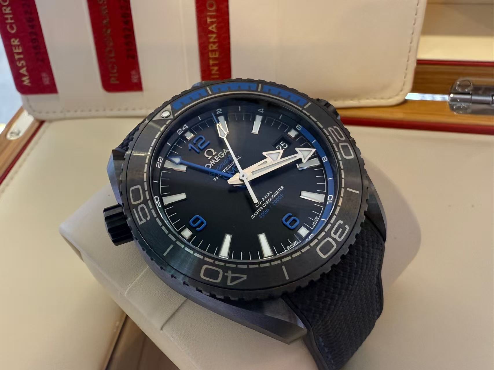 Omega 215.92.46.22.01.002 detail 4