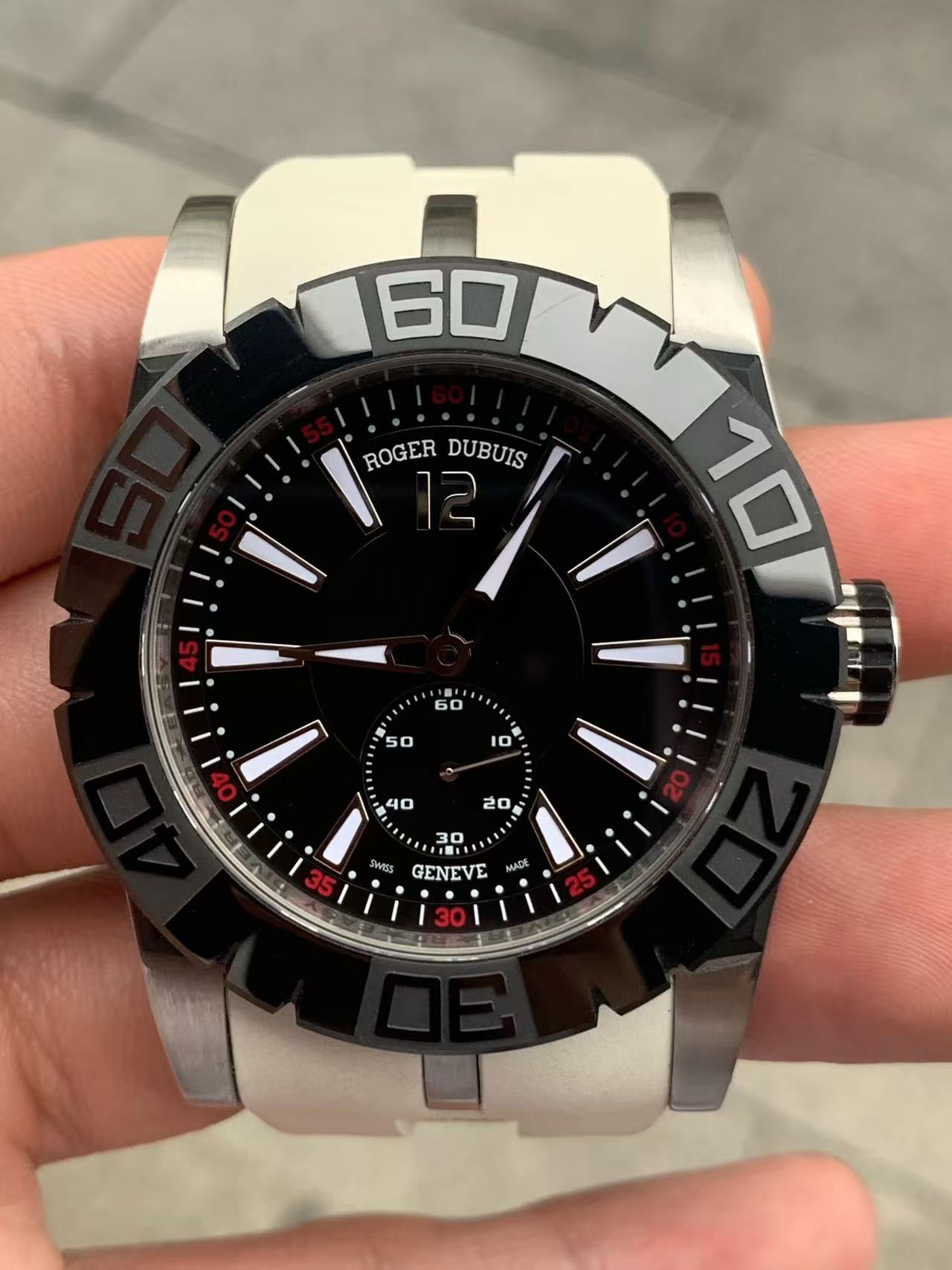 Roger Dubuis RDDBSE0280 detail 1