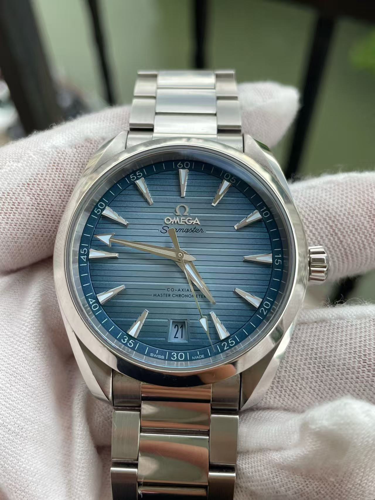 Omega 220.10.41.21.03.005 detail 2