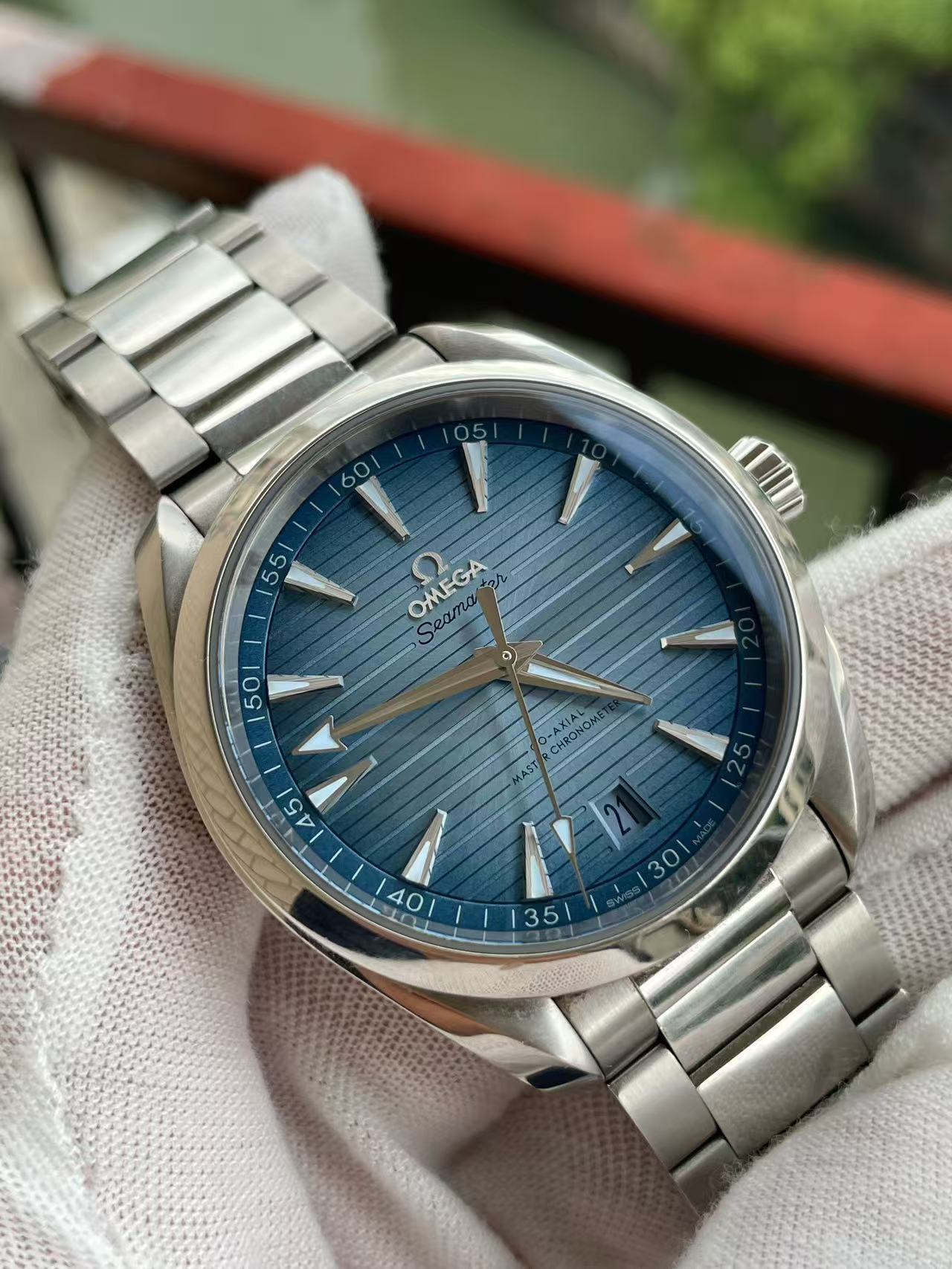 Omega 220.10.41.21.03.005 detail 1