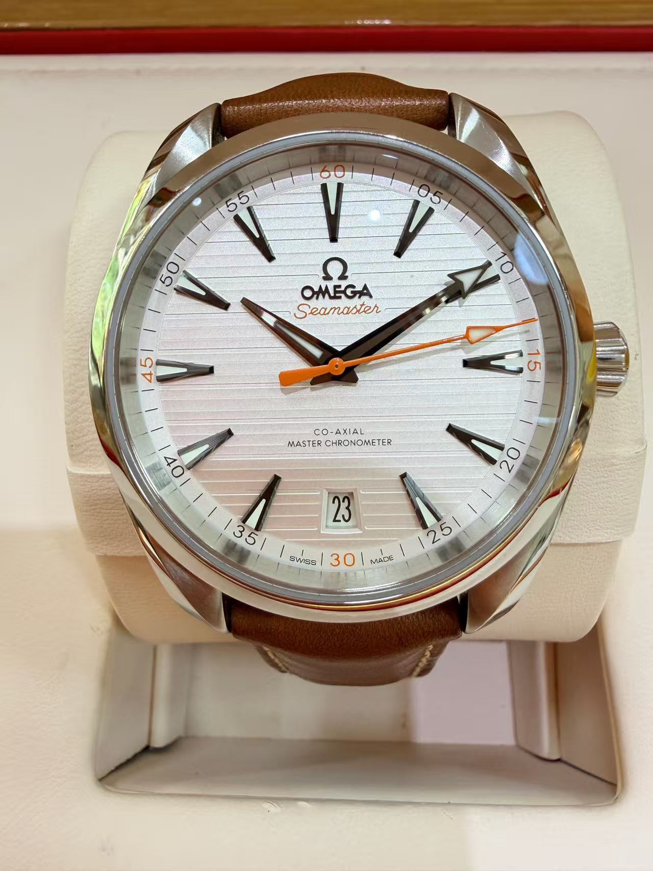 Omega 220.12.41.21.02.001 detail 7