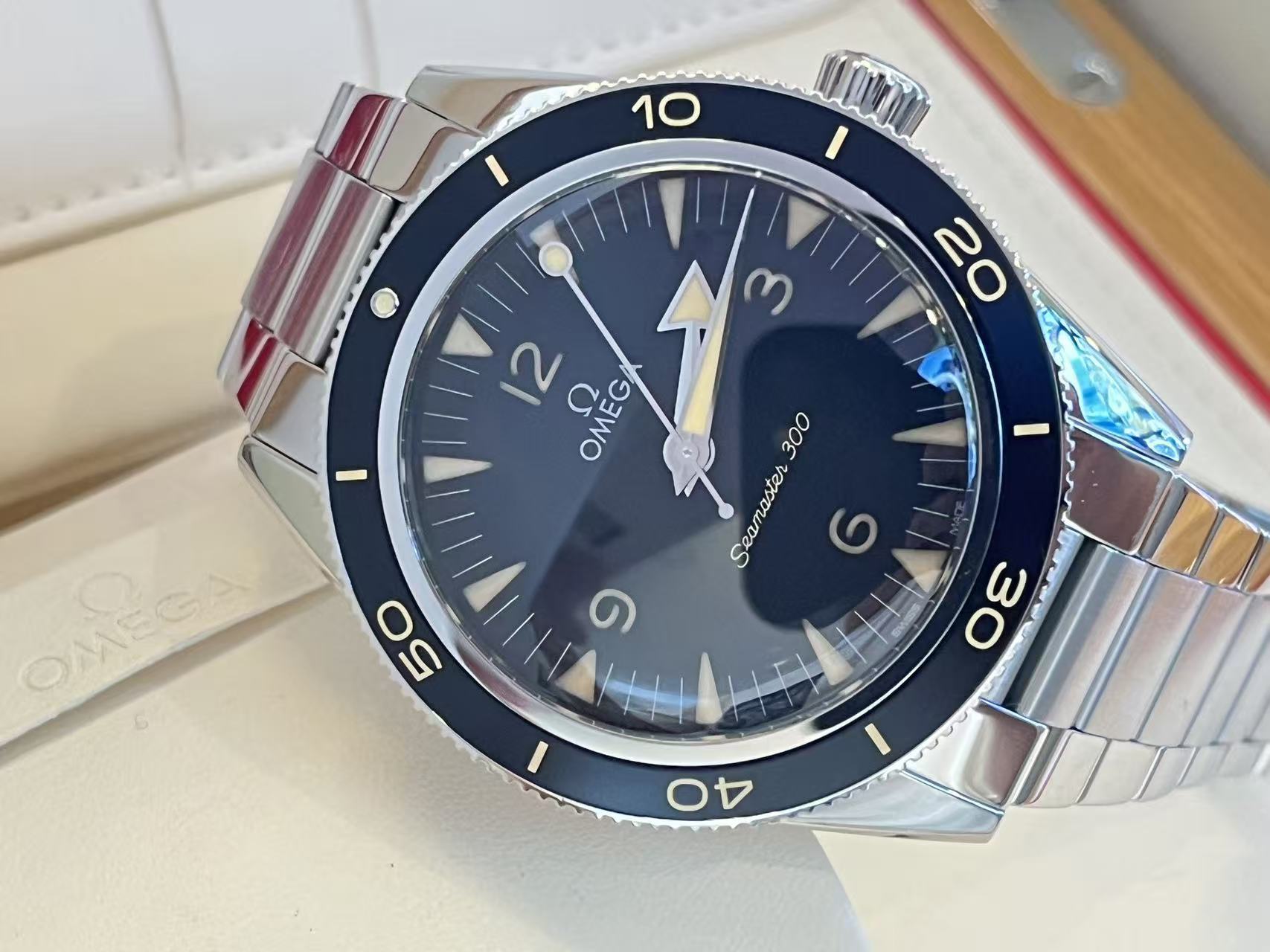 Omega 234.30.41.21.01.001 detail 1