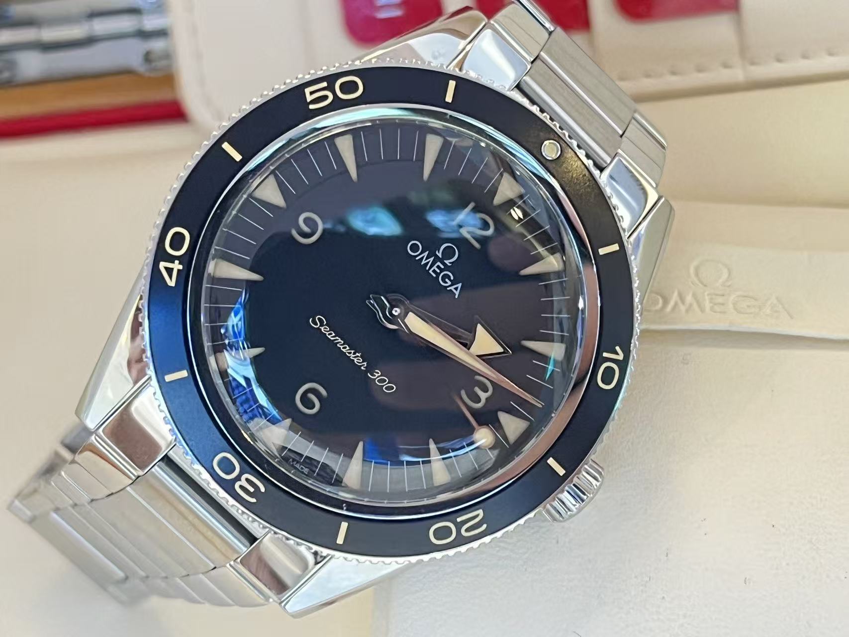 Omega 234.30.41.21.01.001 detail 2